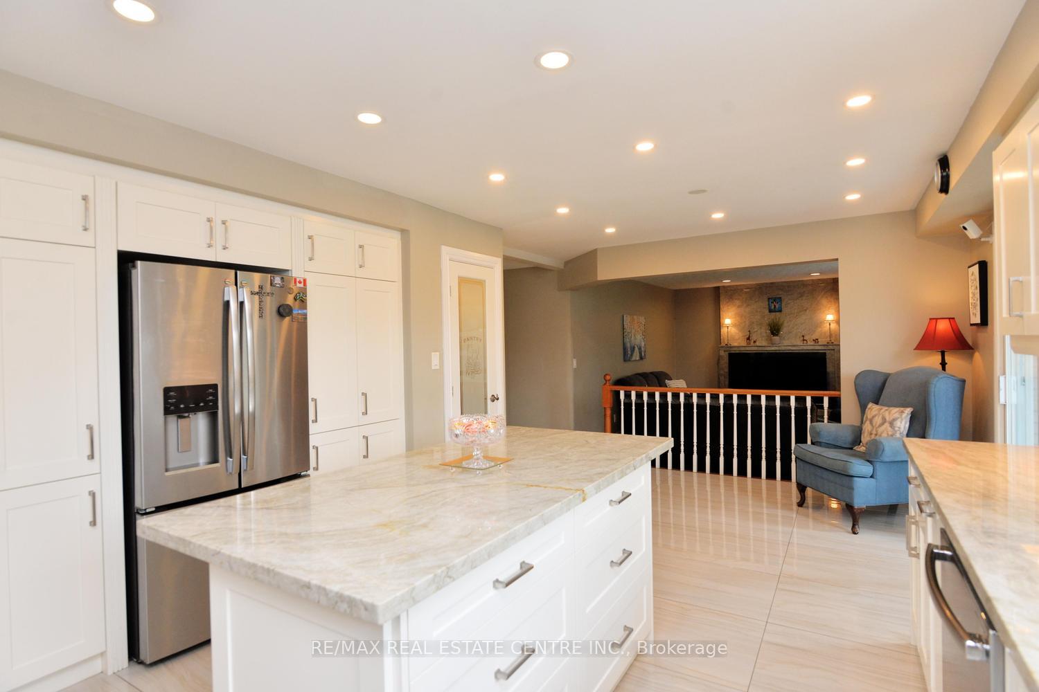 Photo 19 of 43 Regalview Drive, Hamilton, Stoney Creek — HOMEH