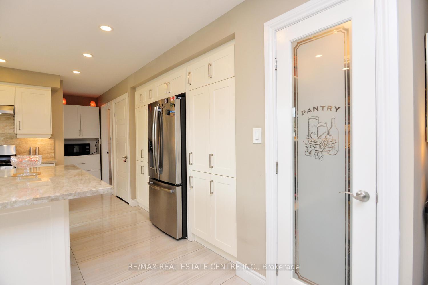 Photo 20 of 43 Regalview Drive, Hamilton, Stoney Creek — HOMEH