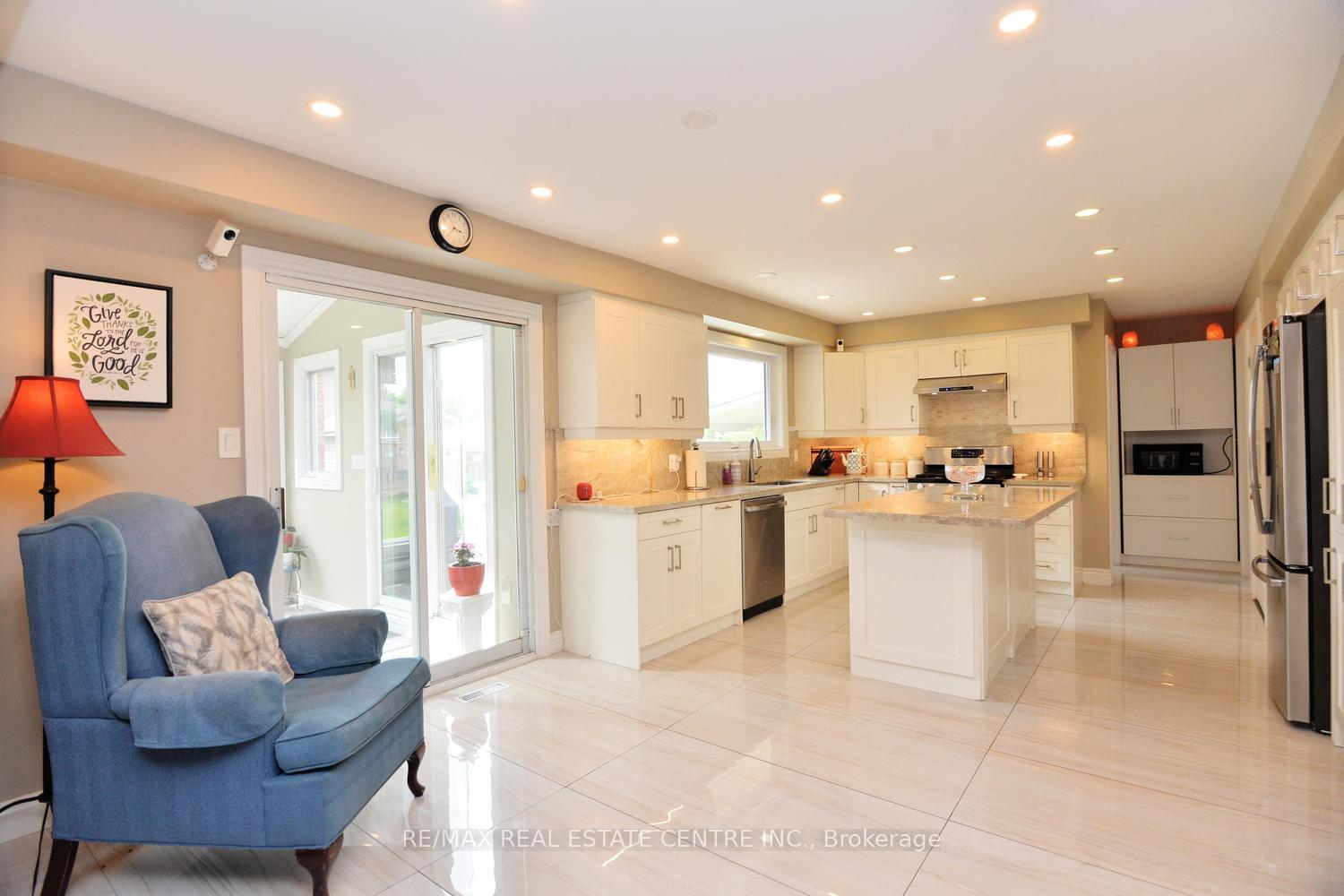 Photo 21 of 43 Regalview Drive, Hamilton, Stoney Creek — HOMEH