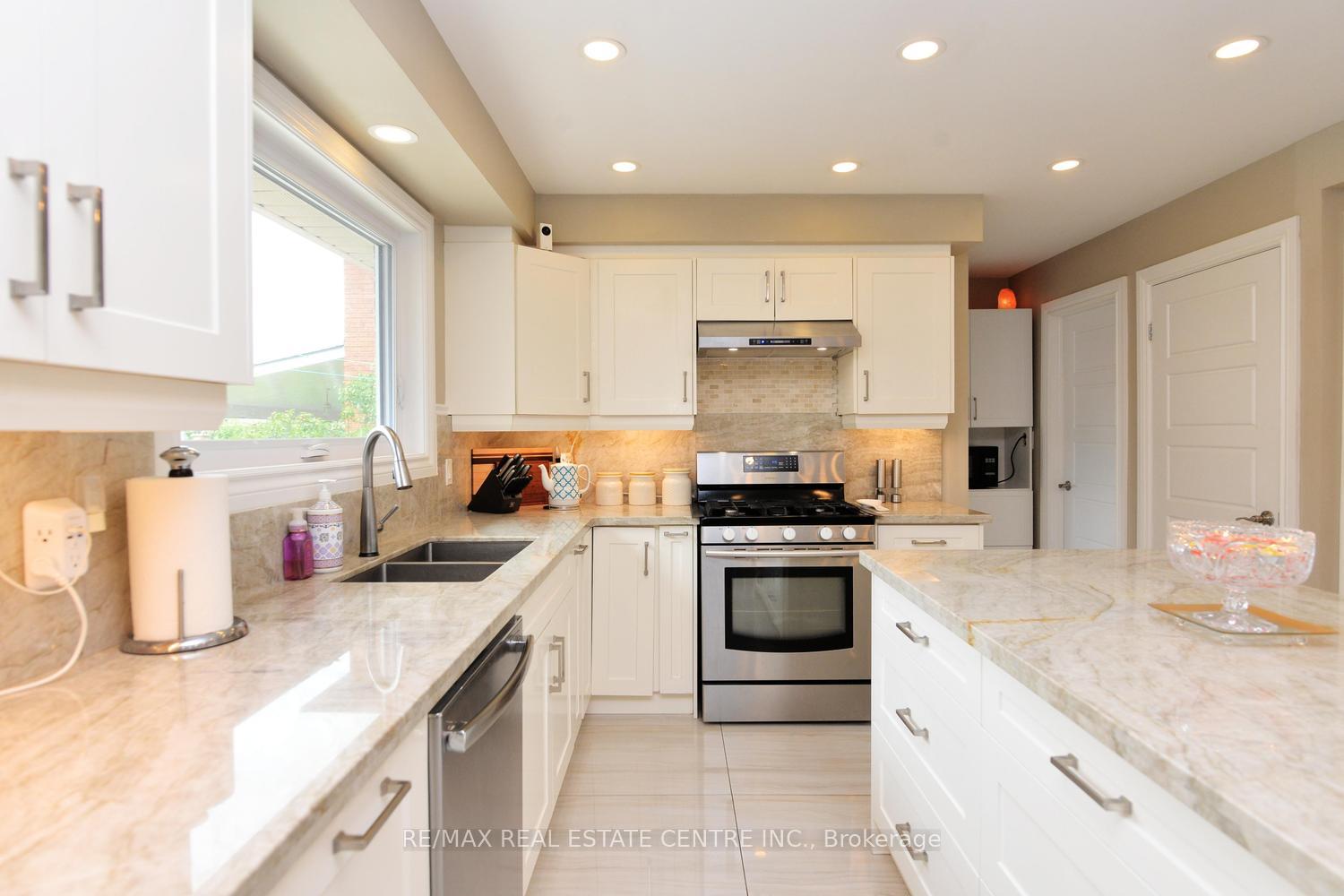 Photo 22 of 43 Regalview Drive, Hamilton, Stoney Creek — HOMEH