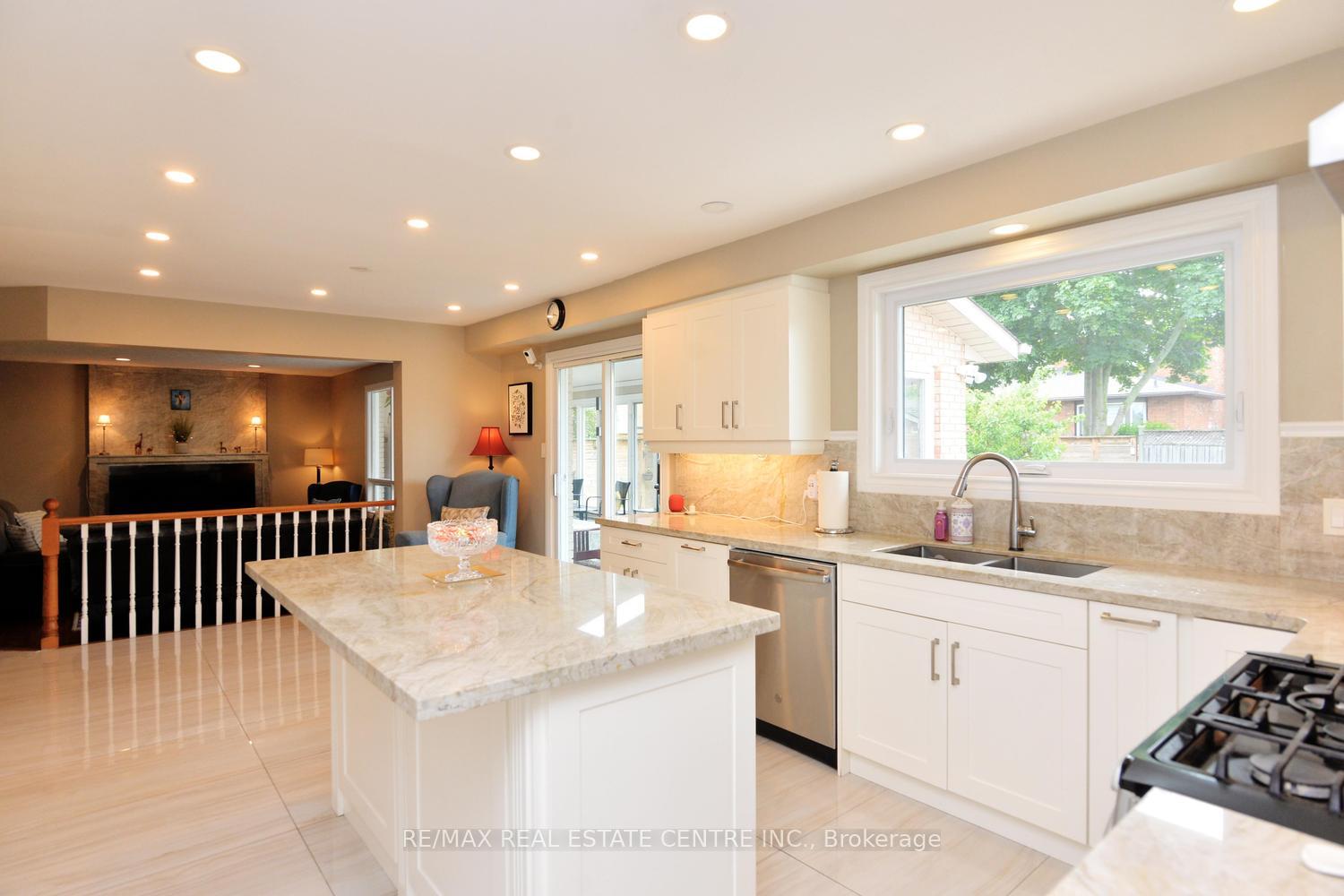 Photo 23 of 43 Regalview Drive, Hamilton, Stoney Creek — HOMEH