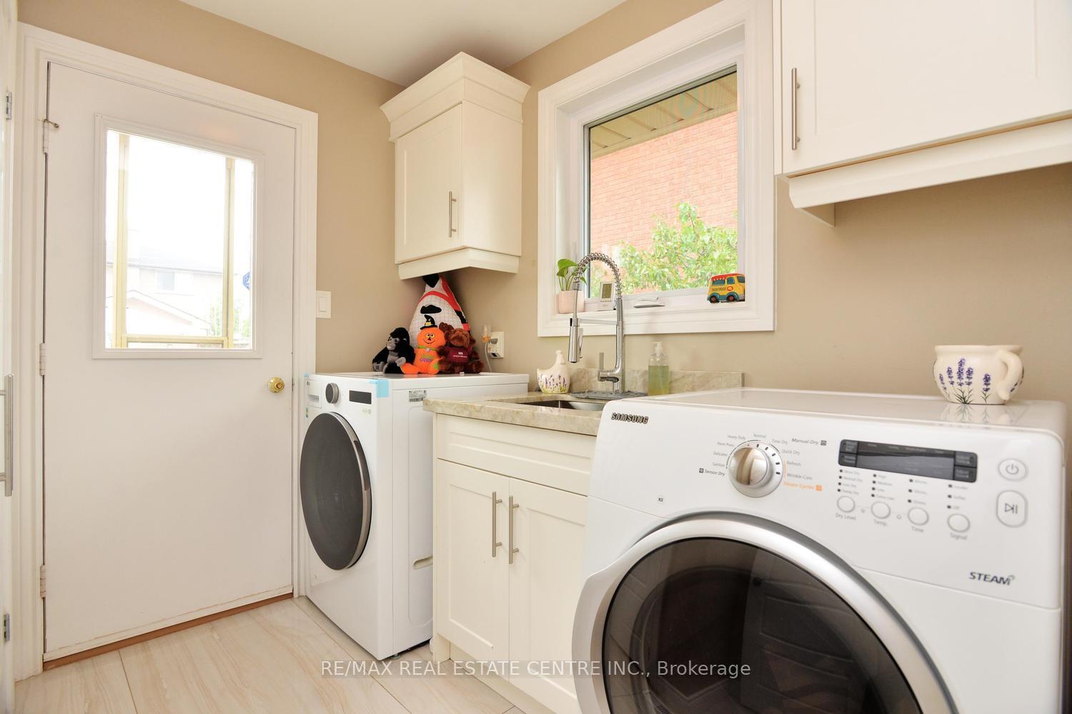 Photo 24 of 43 Regalview Drive, Hamilton, Stoney Creek — HOMEH