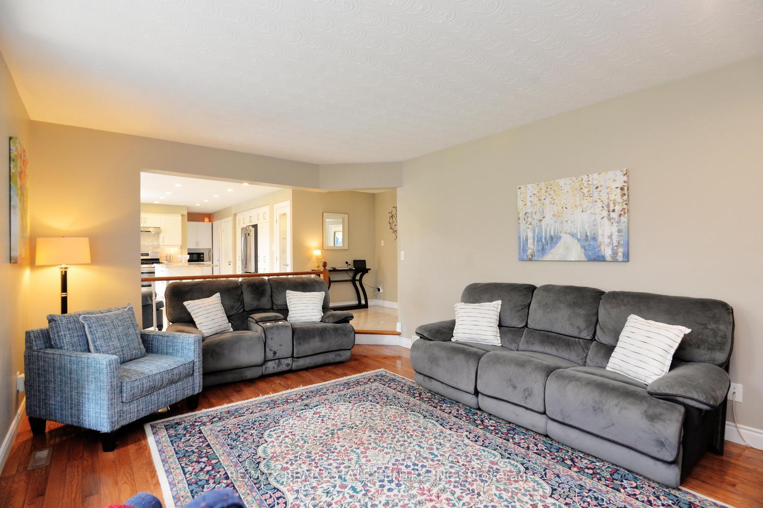 Photo 25 of 43 Regalview Drive, Hamilton, Stoney Creek — HOMEH