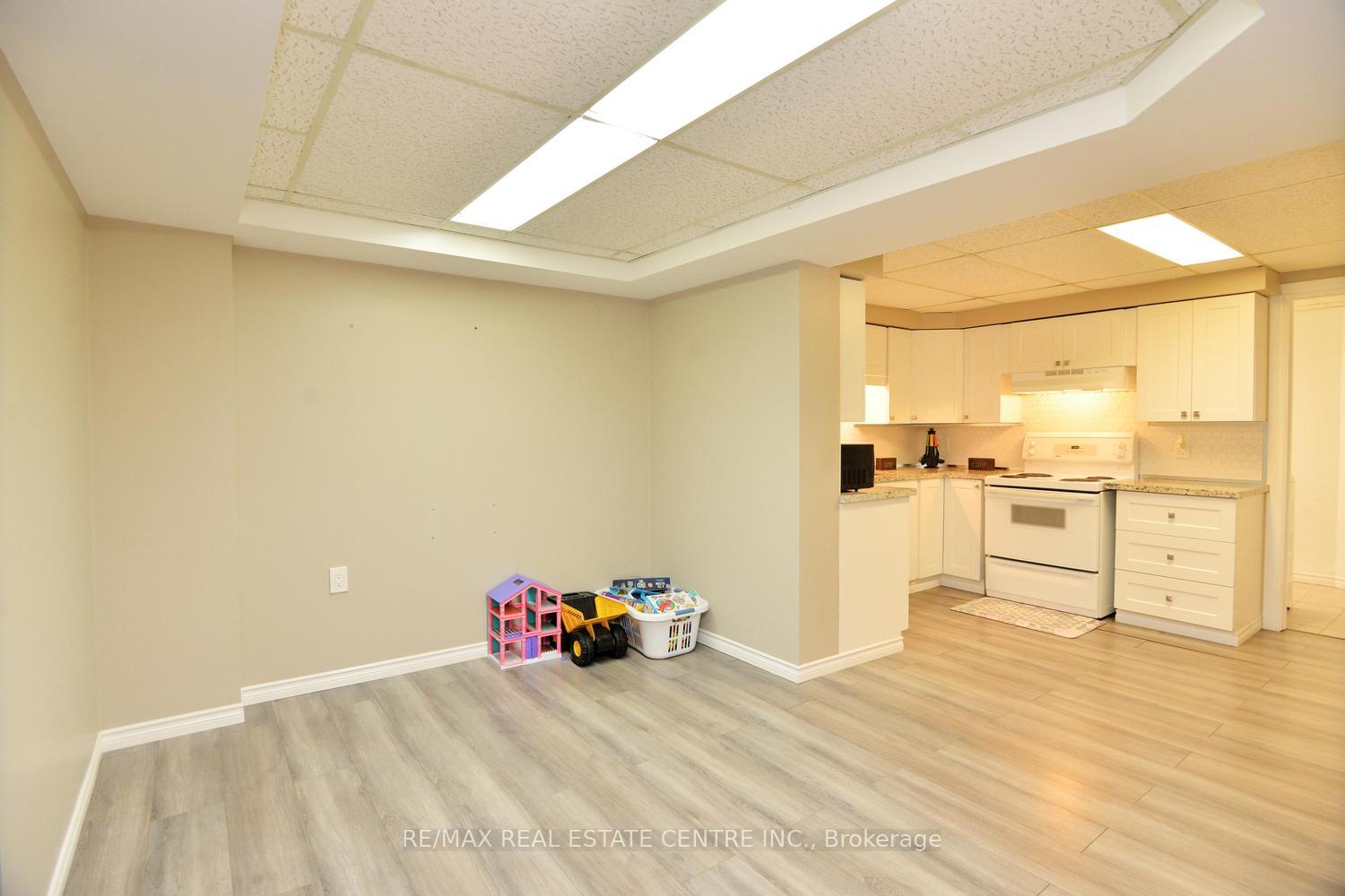Photo 38 of 43 Regalview Drive, Hamilton, Stoney Creek — HOMEH