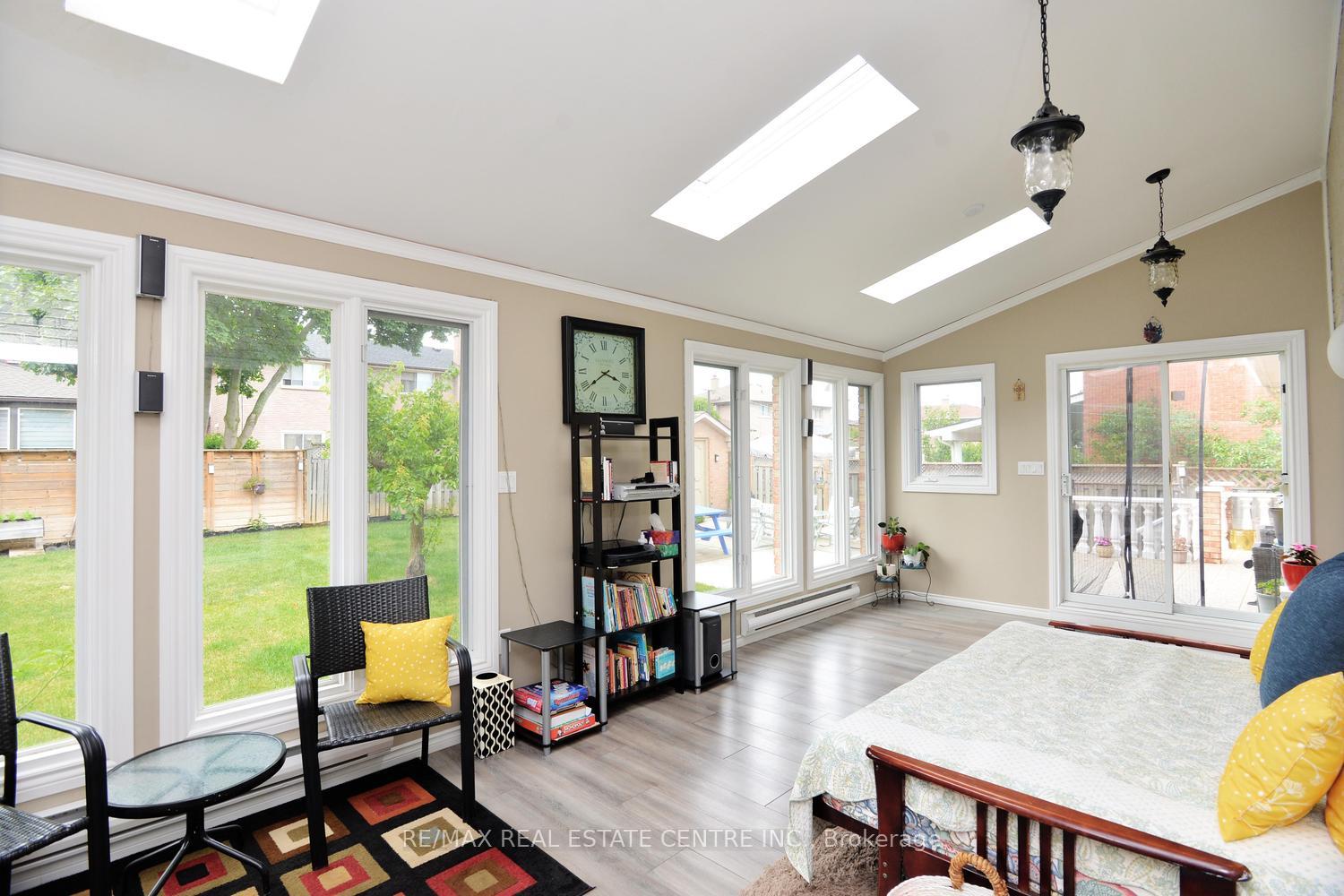 Photo 42 of 43 Regalview Drive, Hamilton, Stoney Creek — HOMEH
