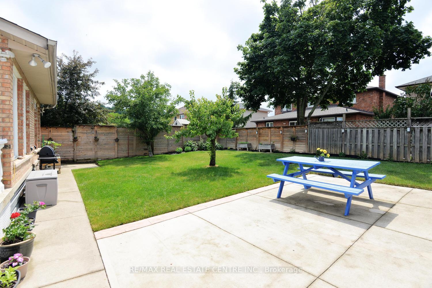 Photo 47 of 43 Regalview Drive, Hamilton, Stoney Creek — HOMEH