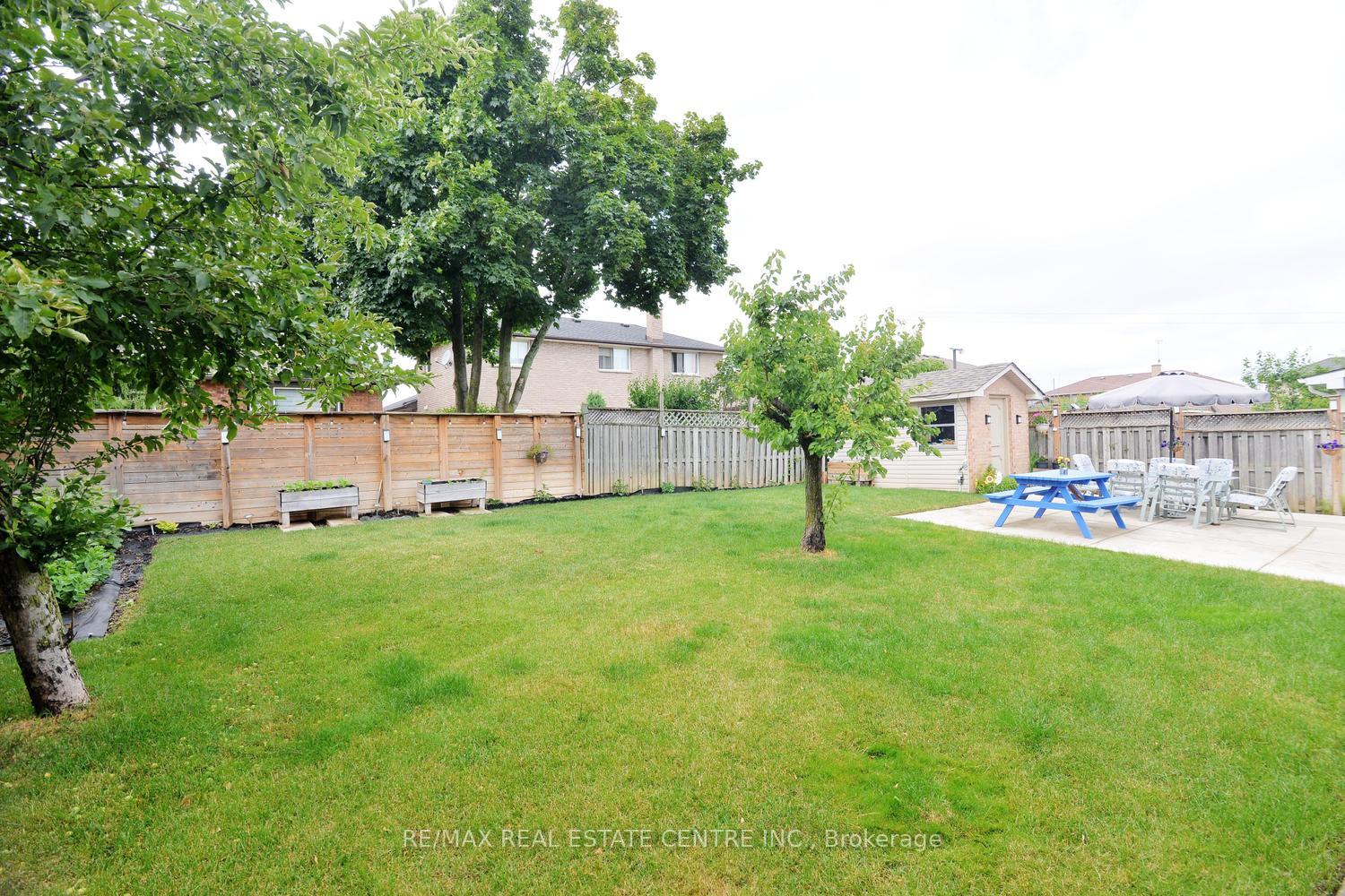 Photo 48 of 43 Regalview Drive, Hamilton, Stoney Creek — HOMEH