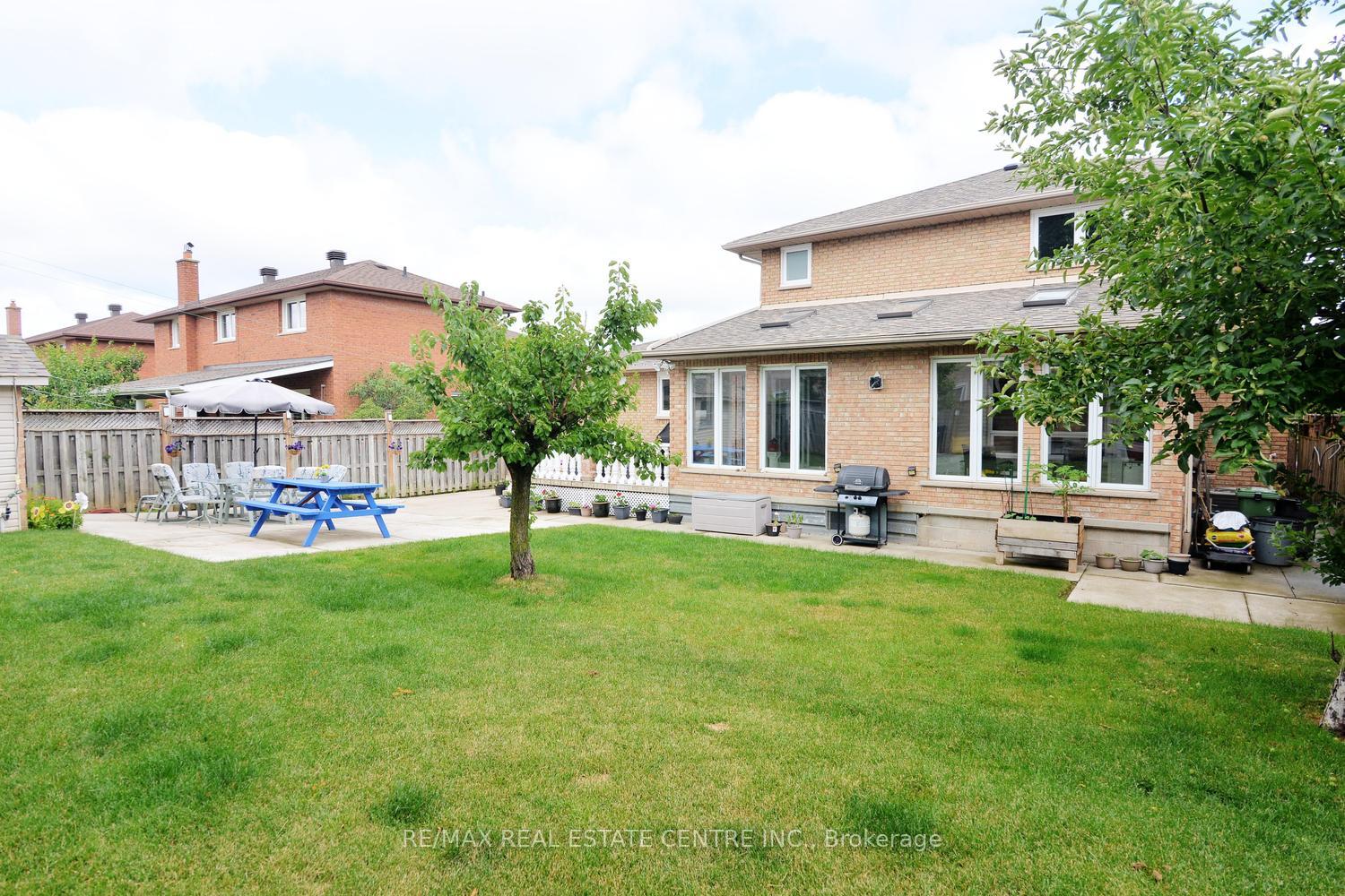 Photo 49 of 43 Regalview Drive, Hamilton, Stoney Creek — HOMEH
