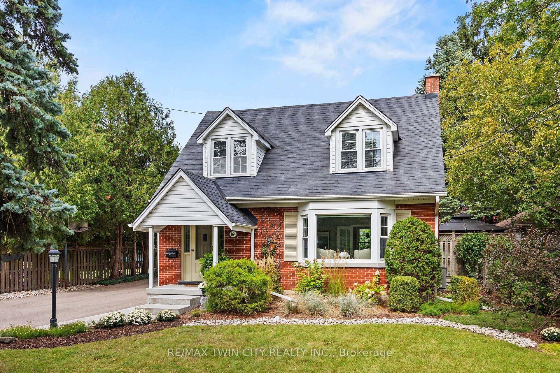 Photo of 164 Sheldon Avenue N