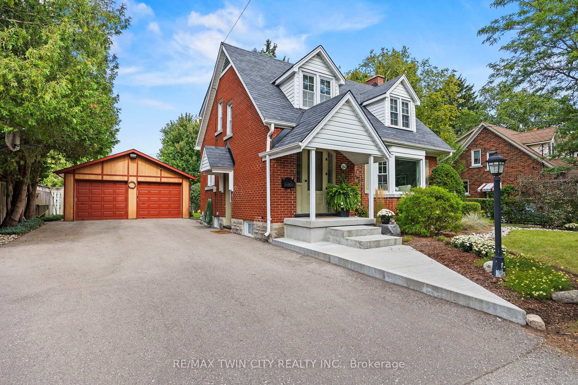 Photo 2 of 164 Sheldon Avenue N, Kitchener, King East — HOMEH