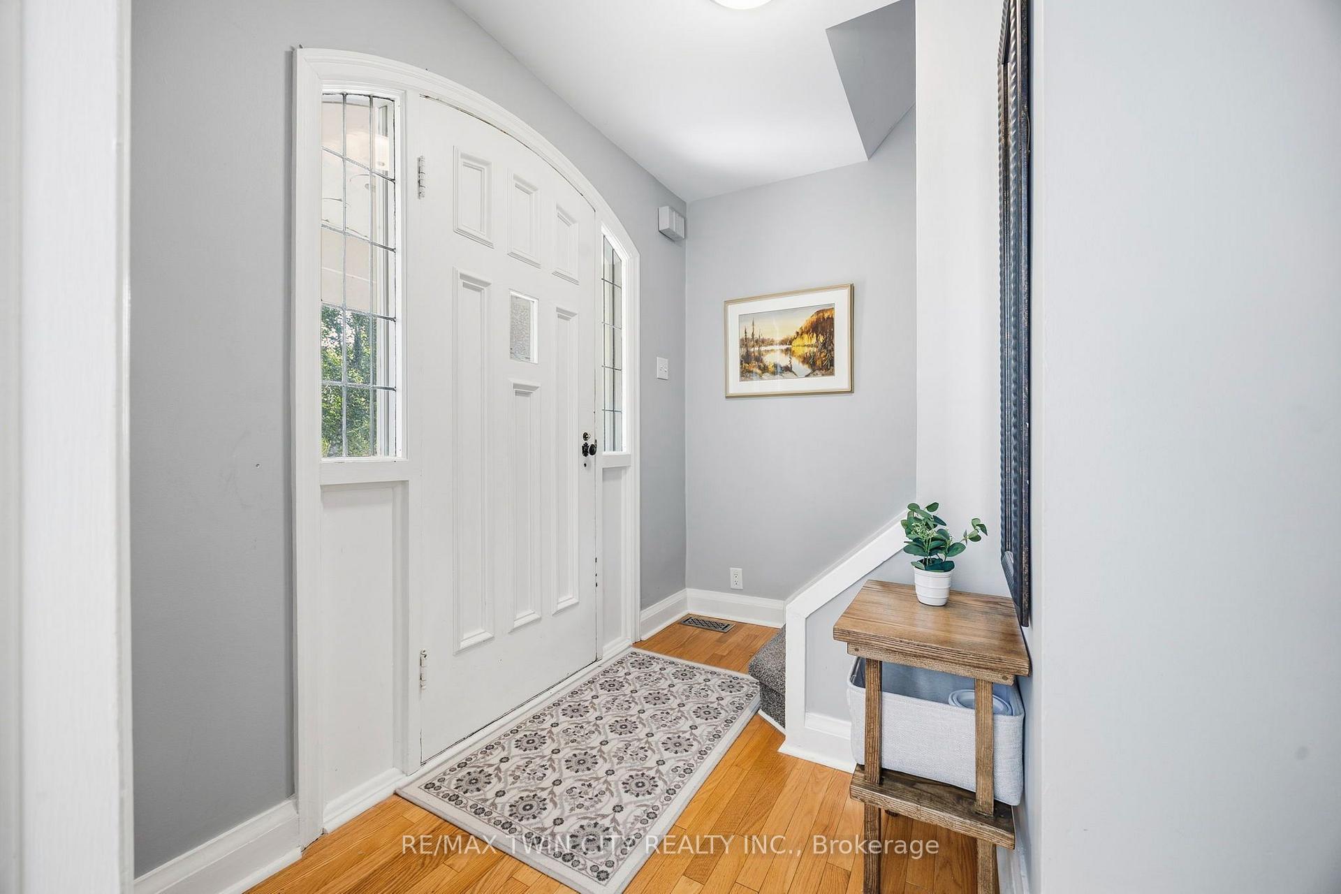 Photo 3 of 164 Sheldon Avenue N, Kitchener, King East — HOMEH