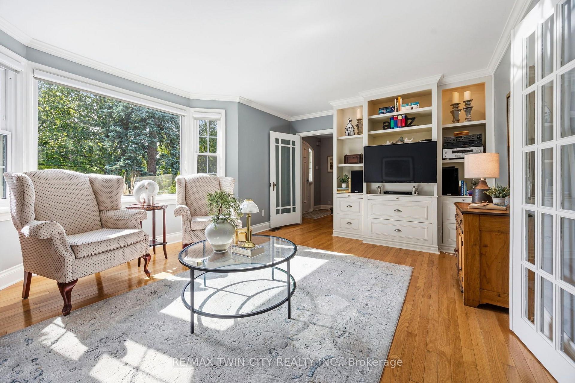 Photo 6 of 164 Sheldon Avenue N, Kitchener, King East — HOMEH