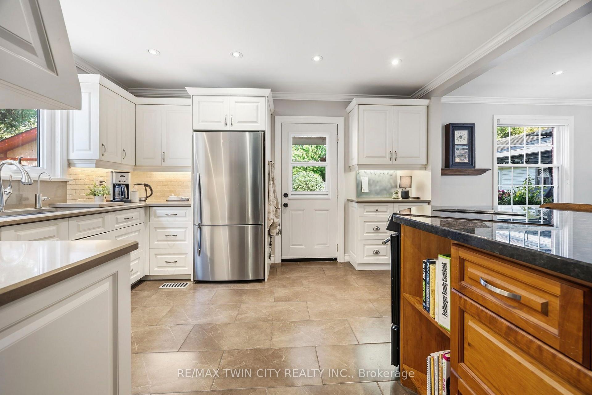 Photo 11 of 164 Sheldon Avenue N, Kitchener, King East — HOMEH