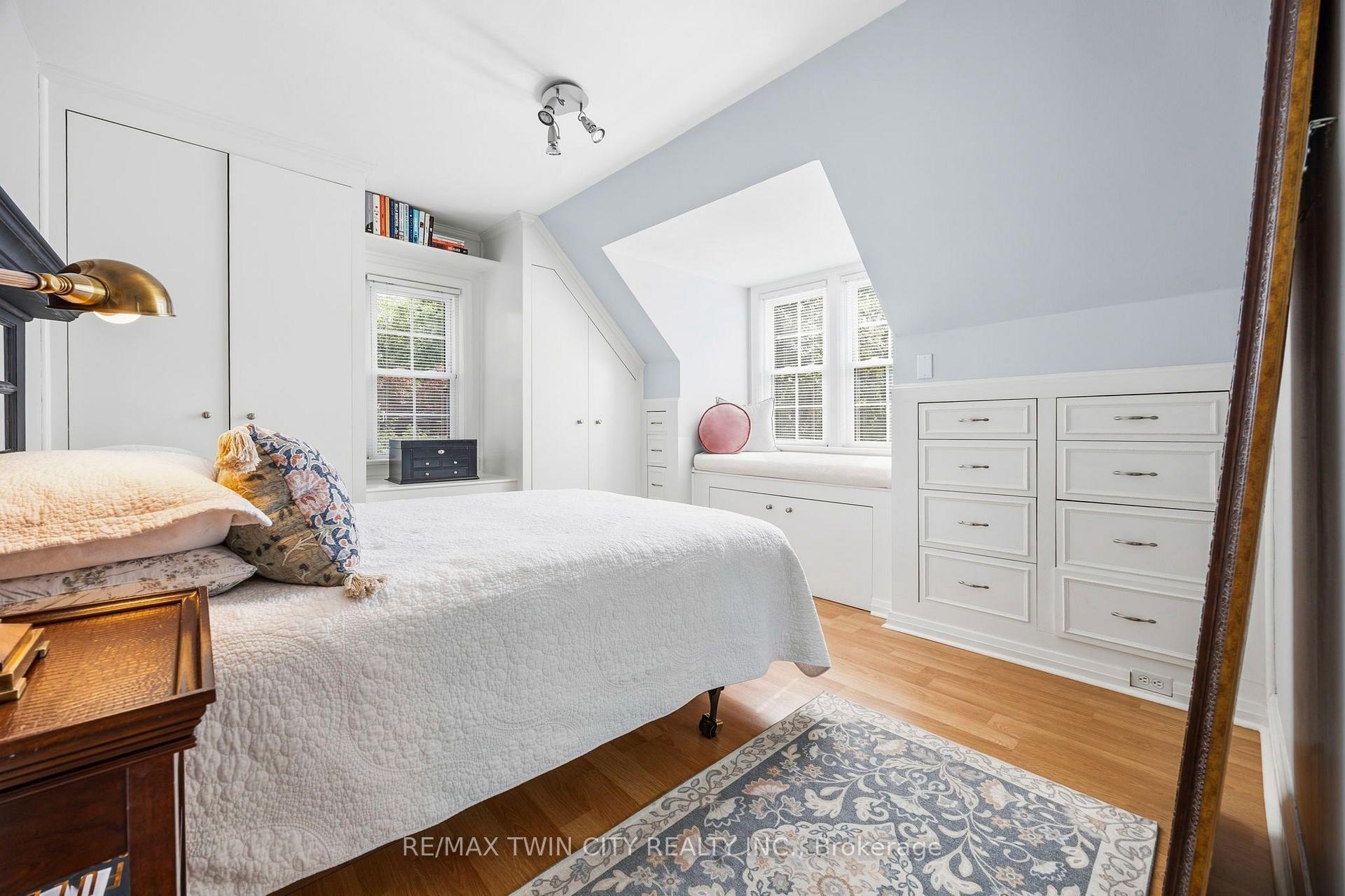 Photo 16 of 164 Sheldon Avenue N, Kitchener, King East — HOMEH