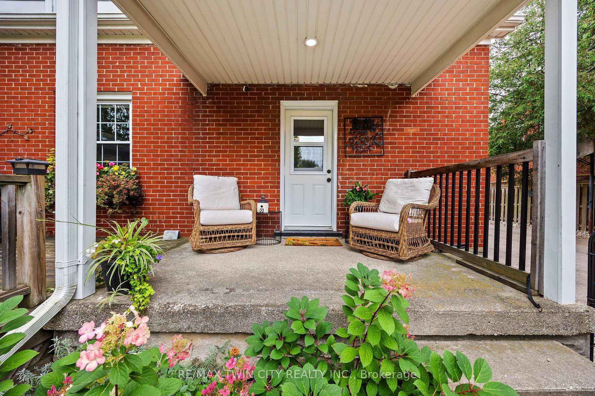 Photo 27 of 164 Sheldon Avenue N, Kitchener, King East — HOMEH