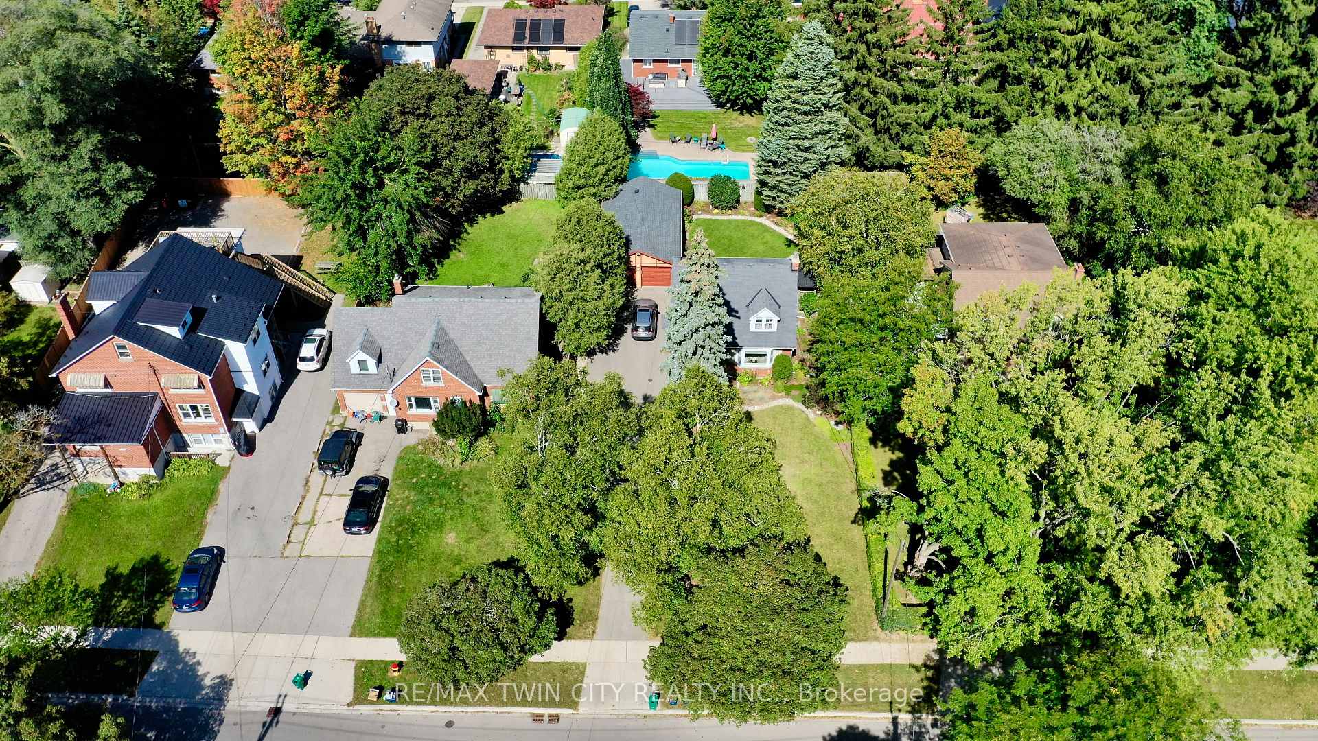 Photo 31 of 164 Sheldon Avenue N, Kitchener, King East — HOMEH