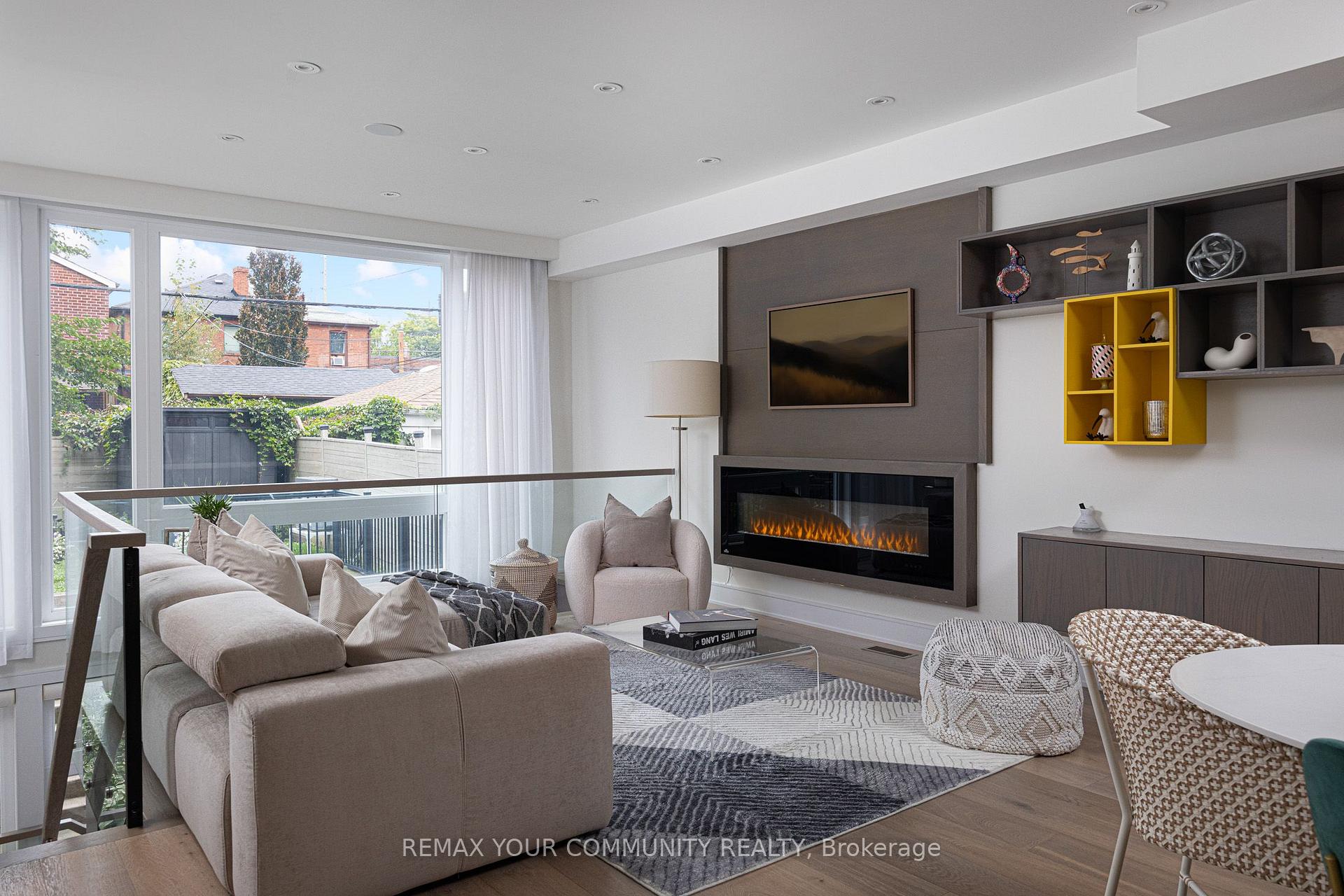 Photo 4 of 164 Aldwych Avenue, Toronto, Danforth Village-East York — HOMEH