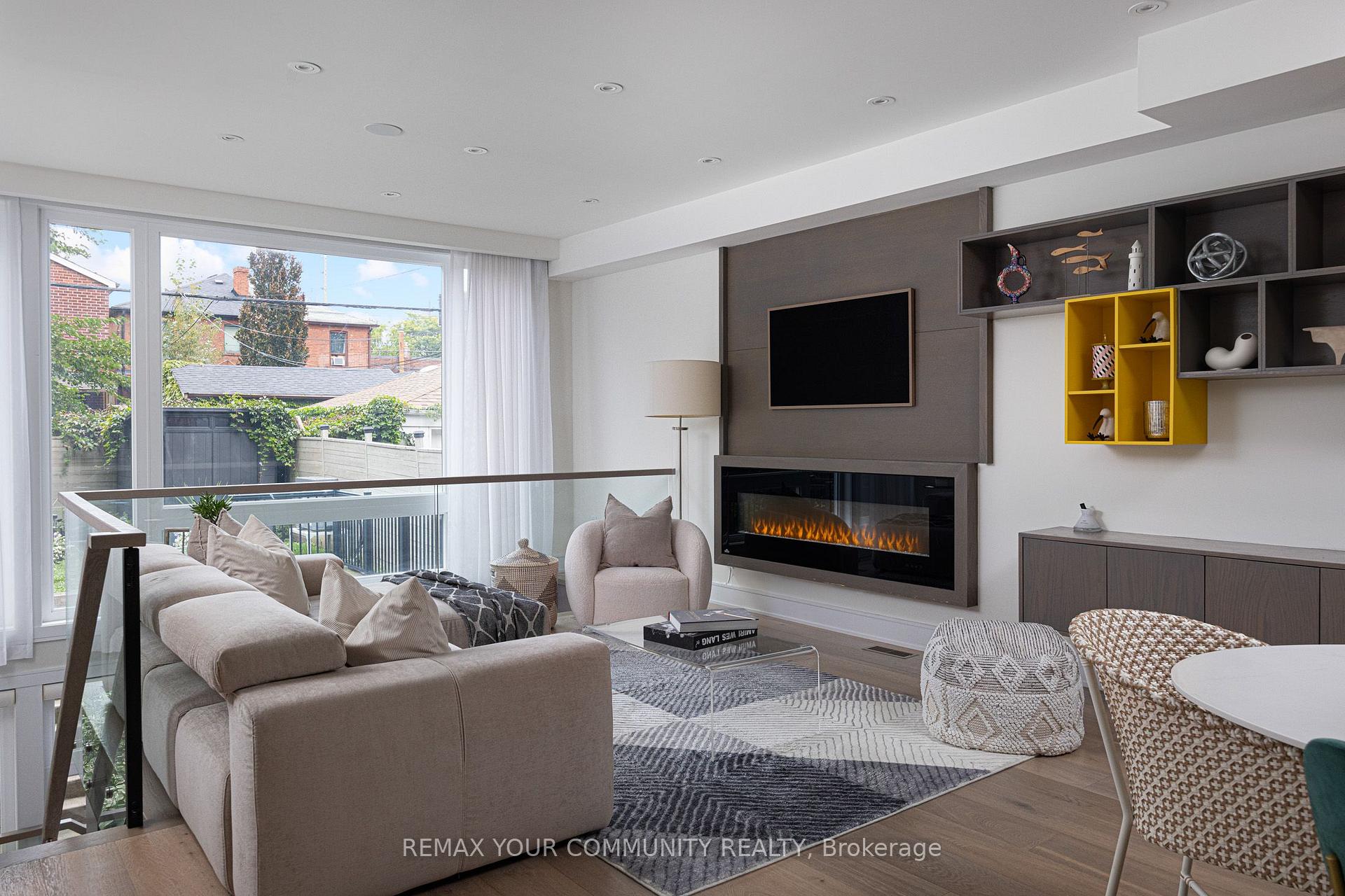 Photo 5 of 164 Aldwych Avenue, Toronto, Danforth Village-East York — HOMEH