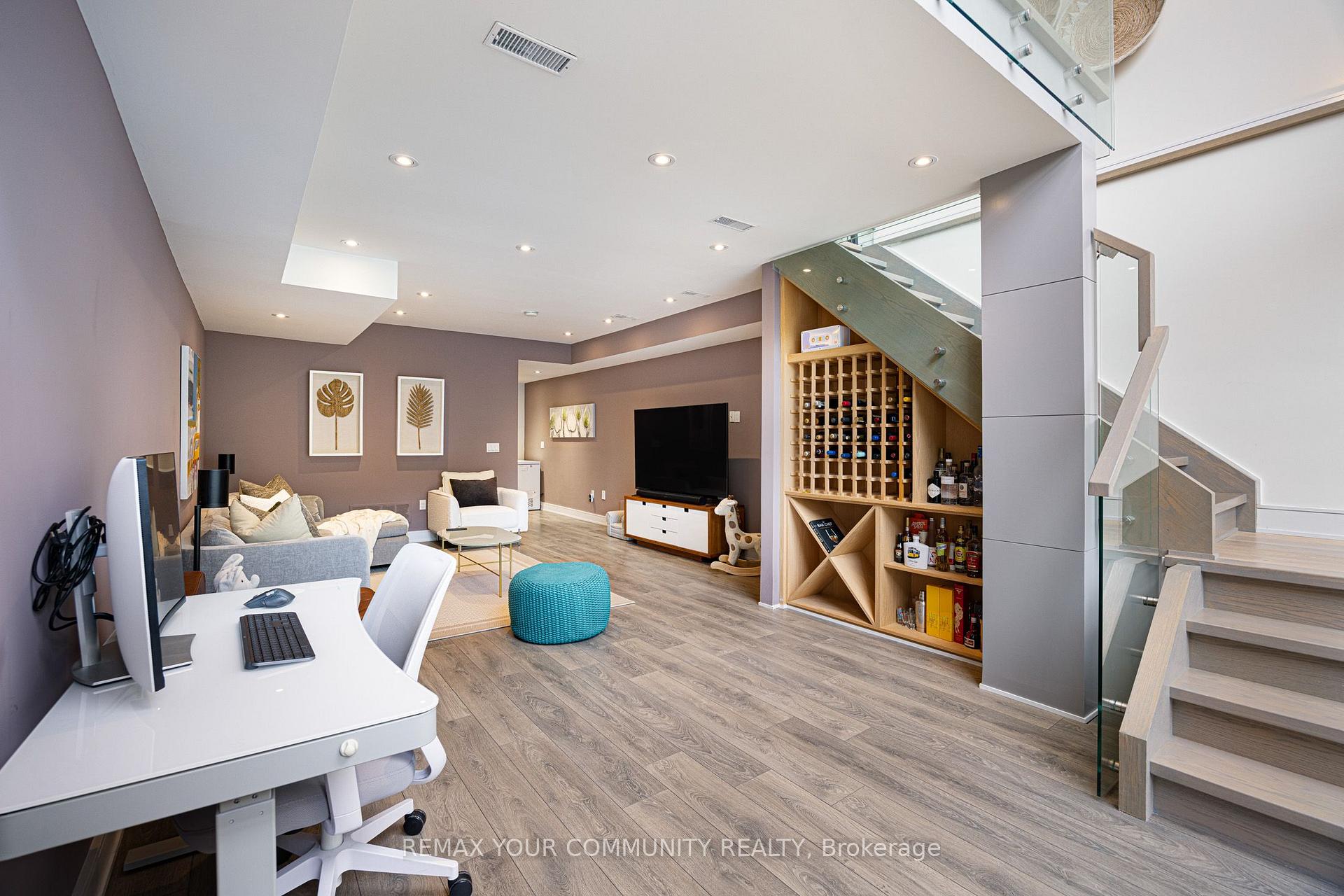Photo 41 of 164 Aldwych Avenue, Toronto, Danforth Village-East York — HOMEH