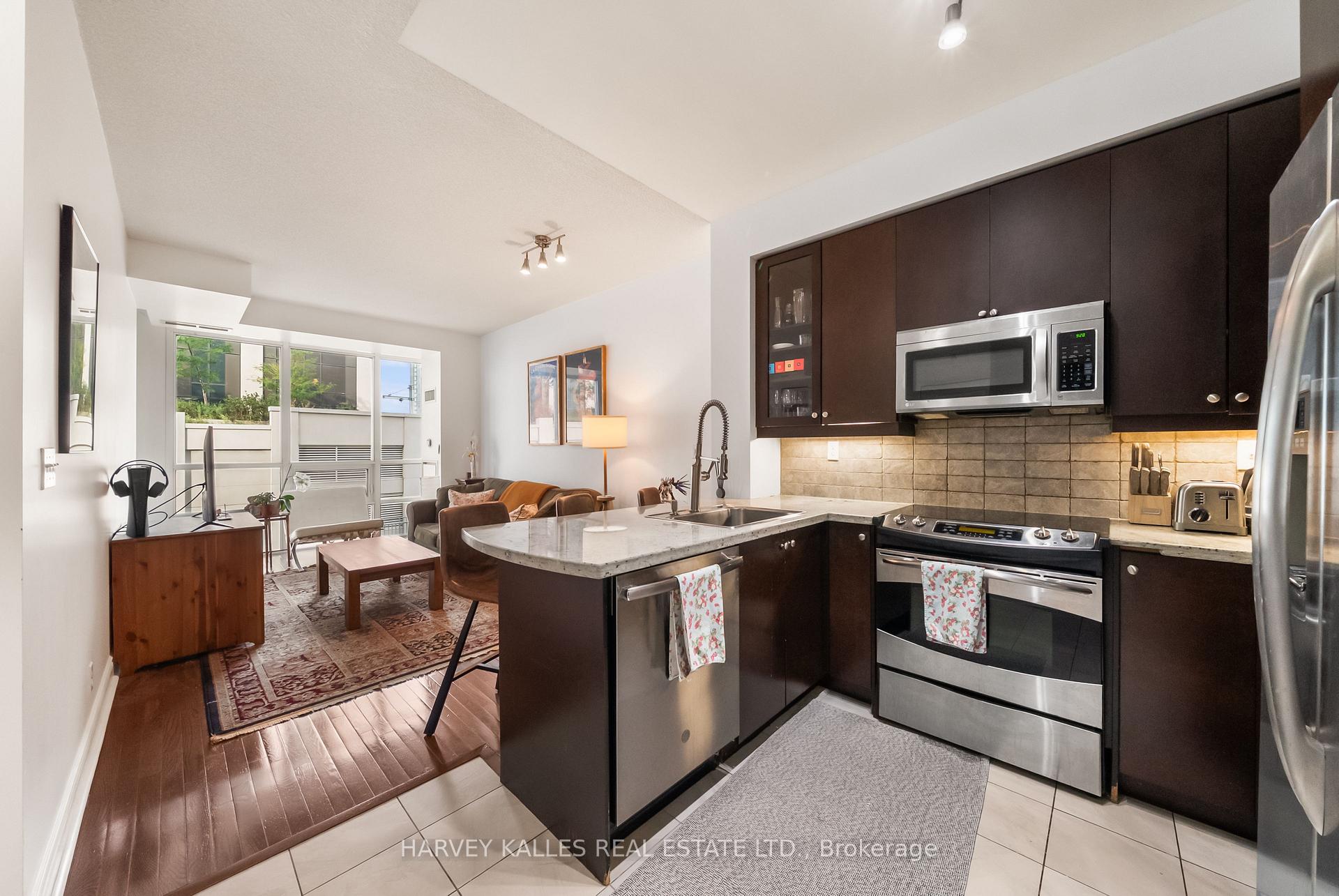 Photo of Unit 602, 1910 Lake Shore Boulevard W