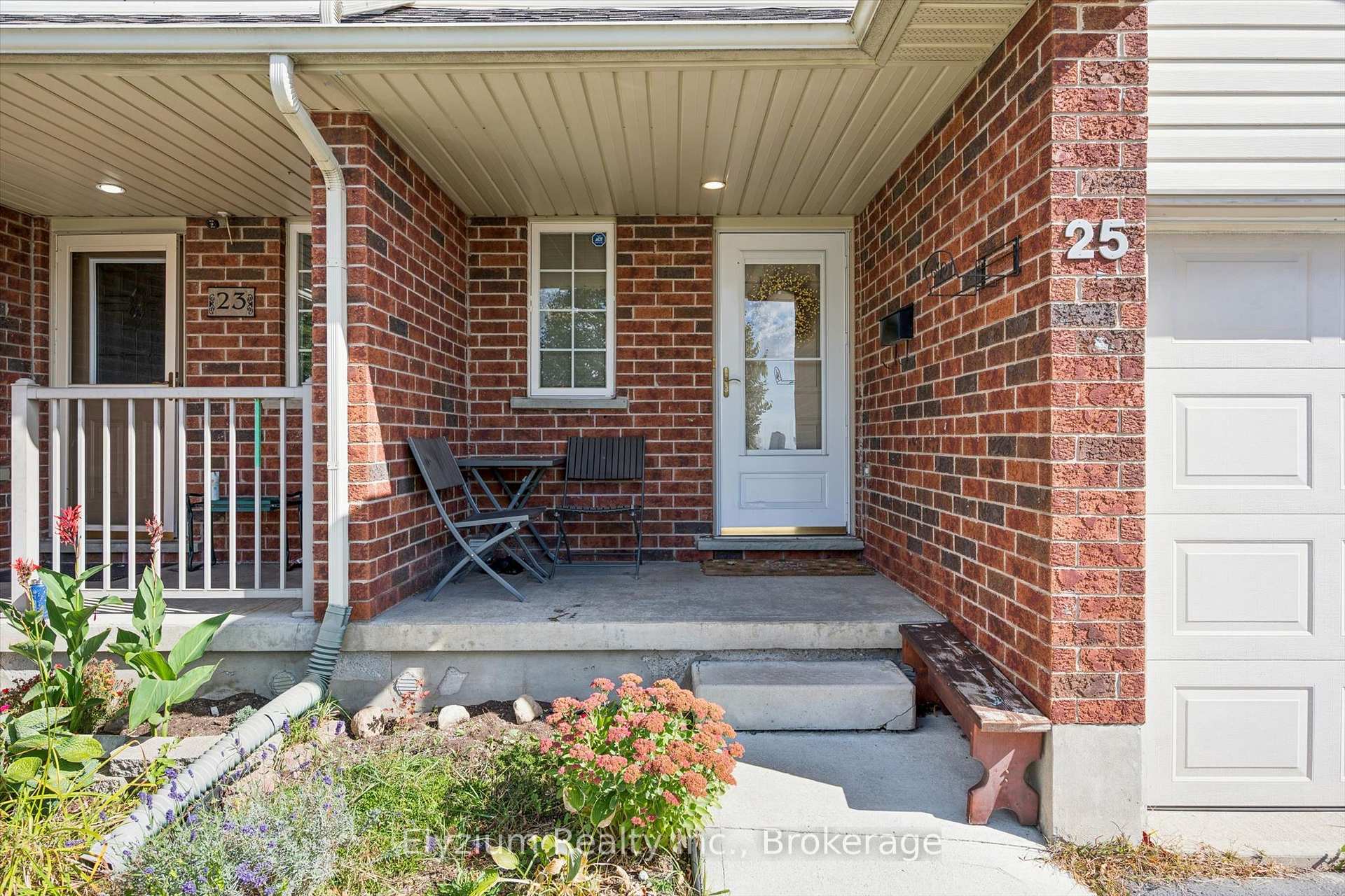 Photo 3 of 25 Henry Court, Guelph, Grange Road — HOMEH