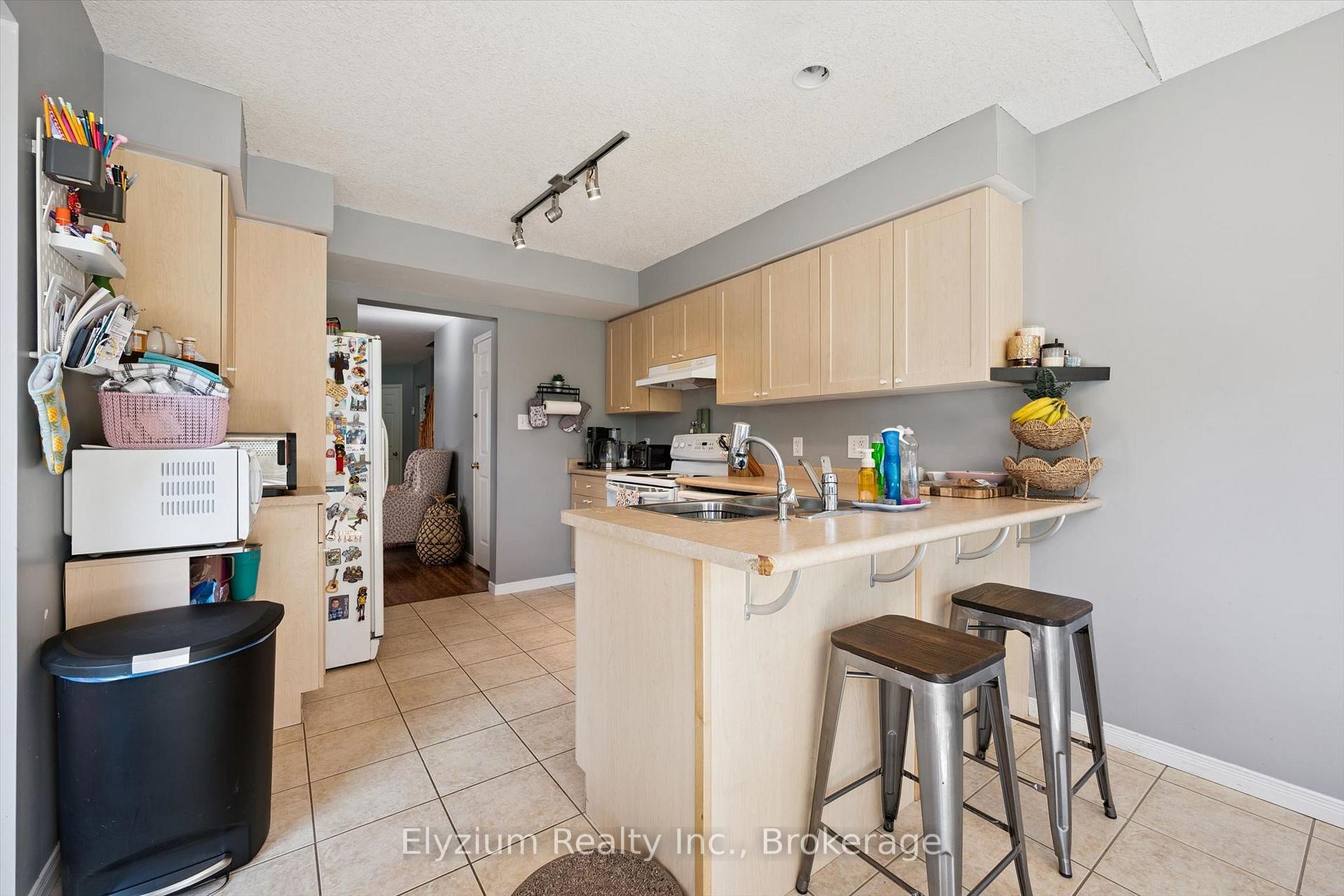 Photo 7 of 25 Henry Court, Guelph, Grange Road — HOMEH
