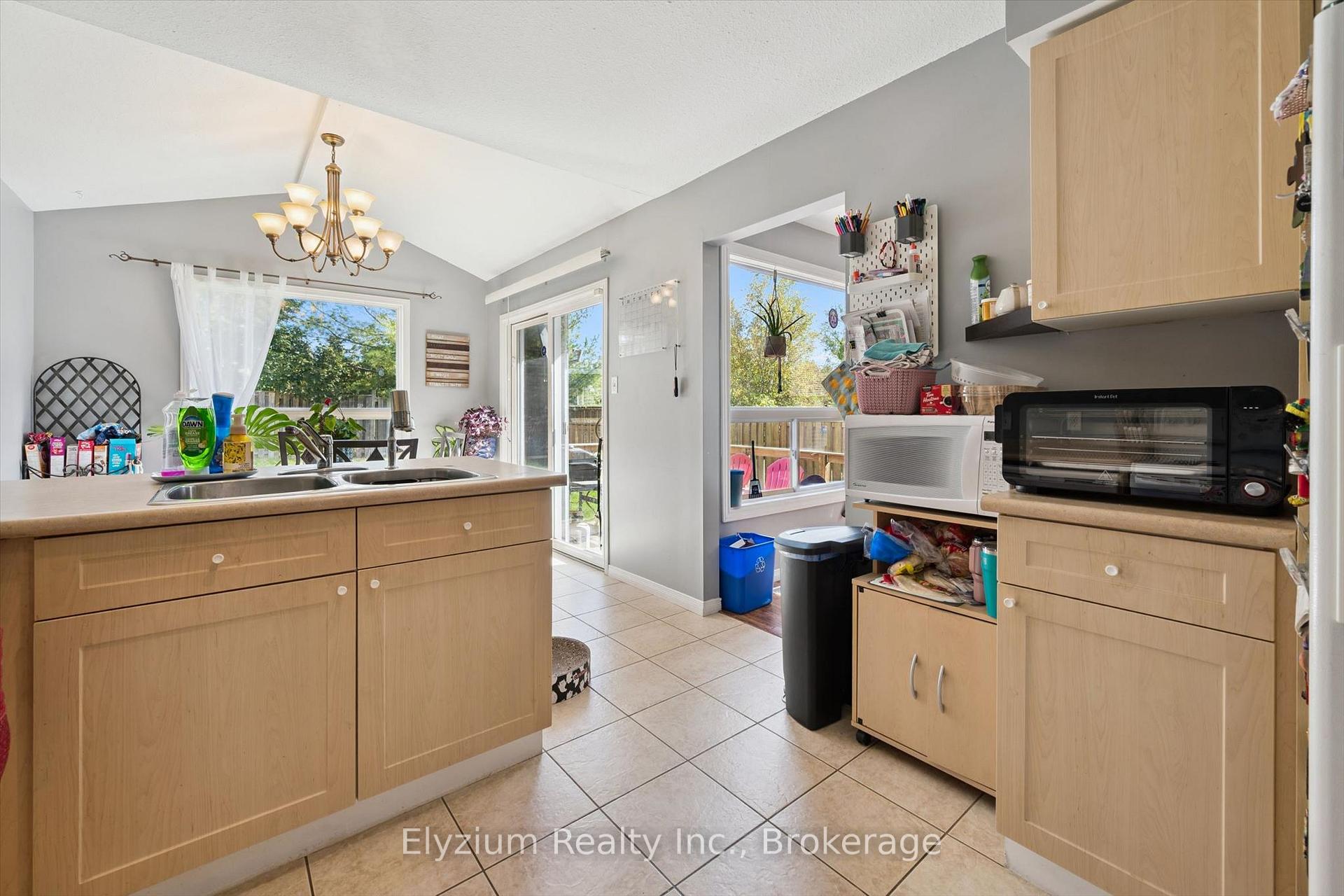Photo 8 of 25 Henry Court, Guelph, Grange Road — HOMEH