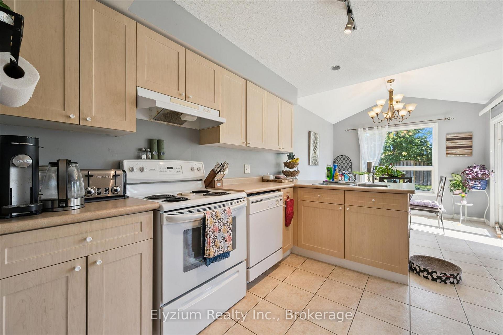 Photo 9 of 25 Henry Court, Guelph, Grange Road — HOMEH