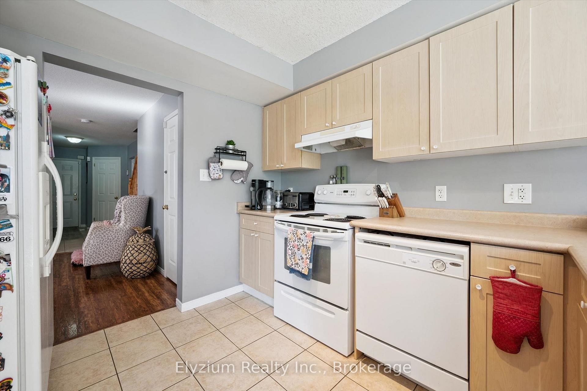 Photo 10 of 25 Henry Court, Guelph, Grange Road — HOMEH