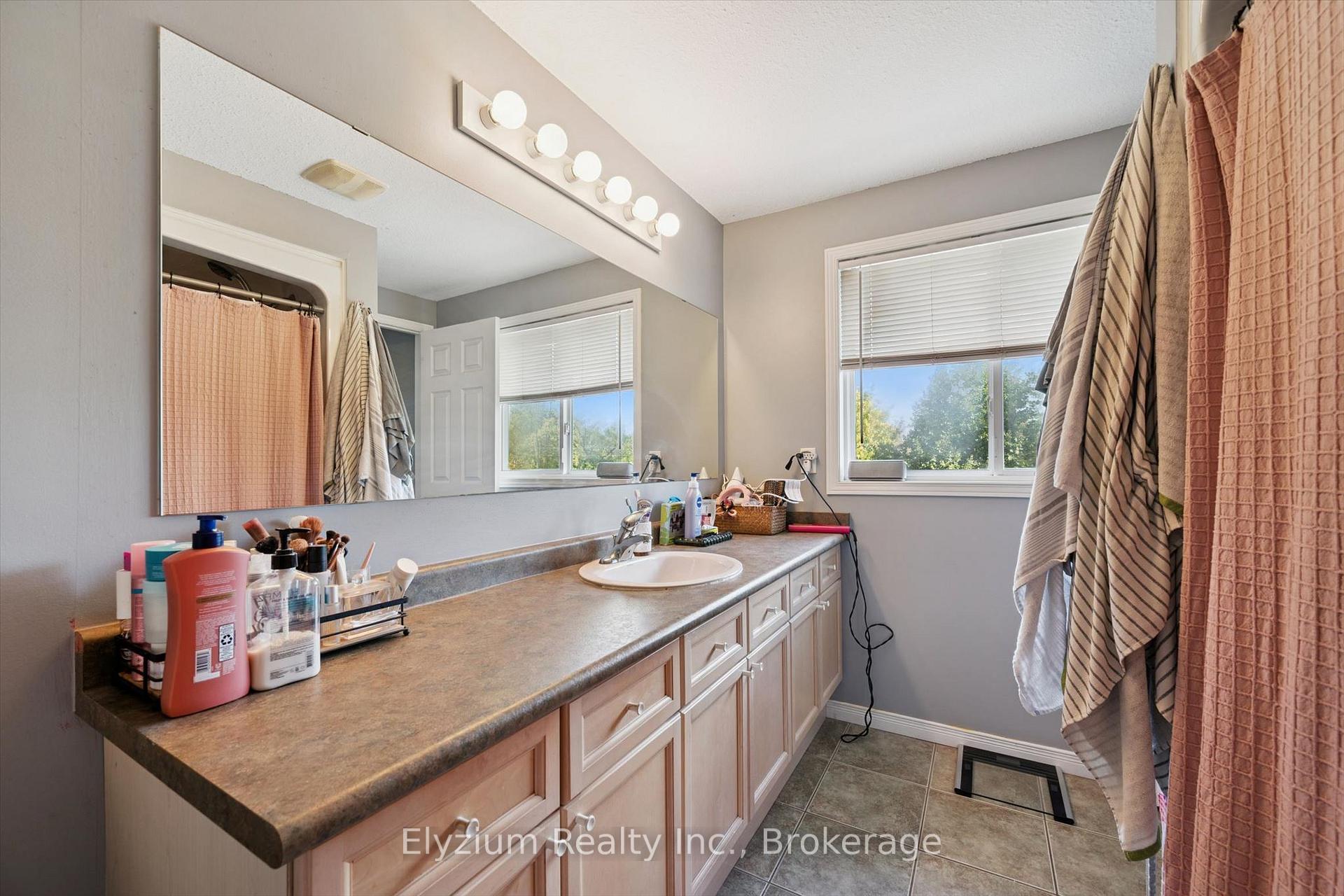 Photo 19 of 25 Henry Court, Guelph, Grange Road — HOMEH