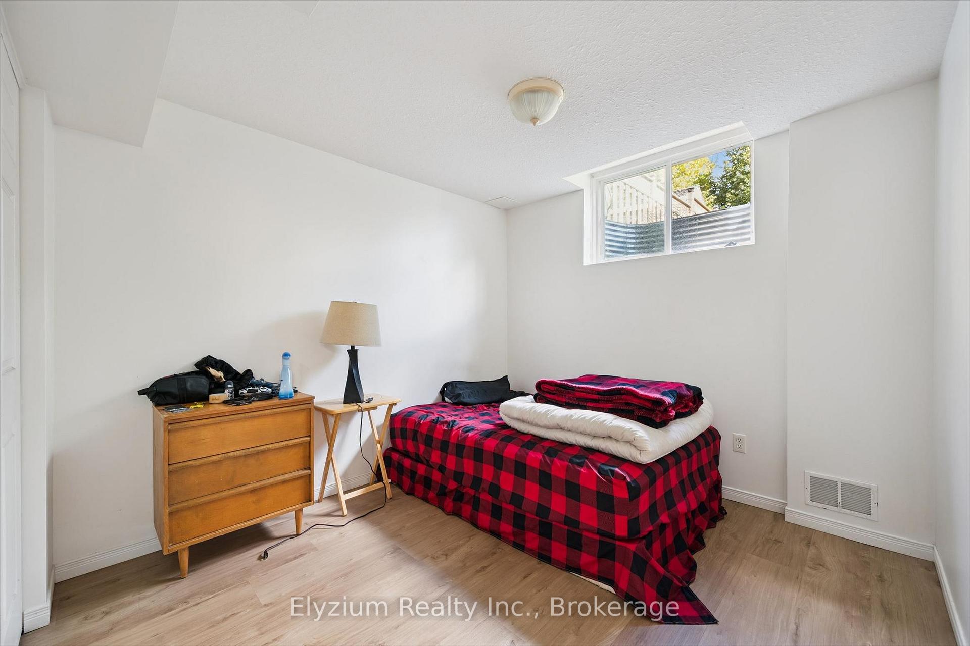 Photo 28 of 25 Henry Court, Guelph, Grange Road — HOMEH