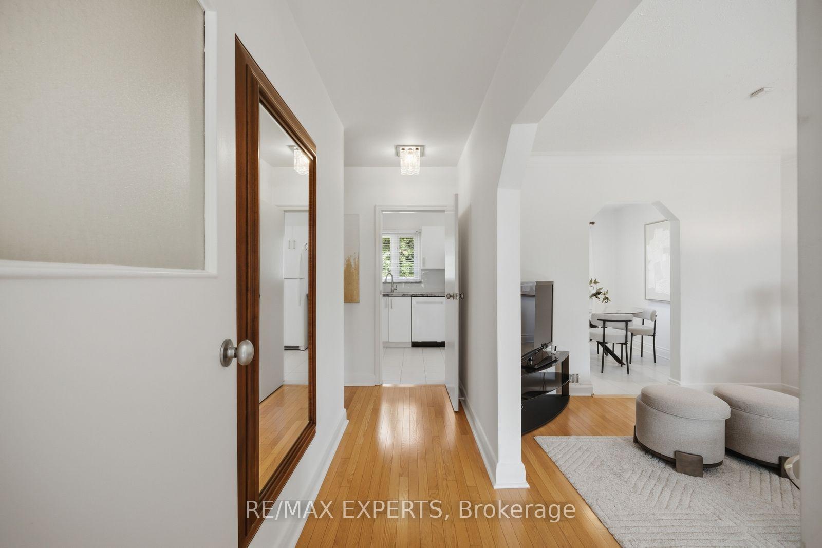 Photo 4 of 90 Heathrow Drive, North York, Downsview-Roding-CFB — HOMEH