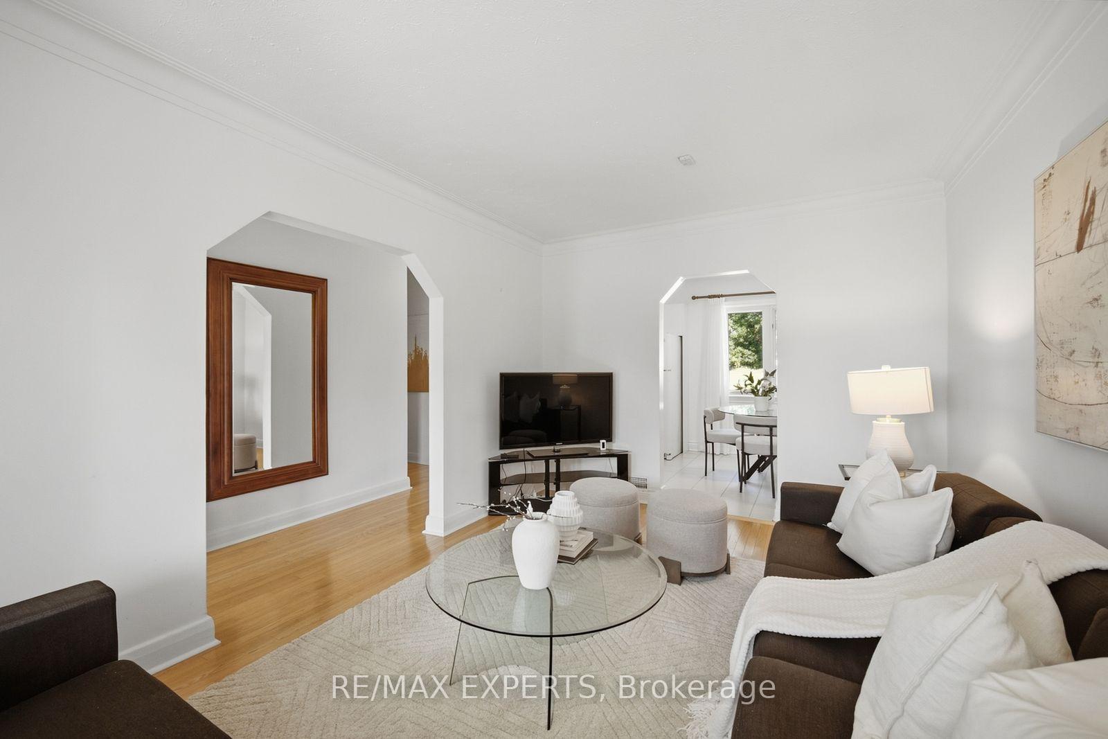 Photo 7 of 90 Heathrow Drive, North York, Downsview-Roding-CFB — HOMEH