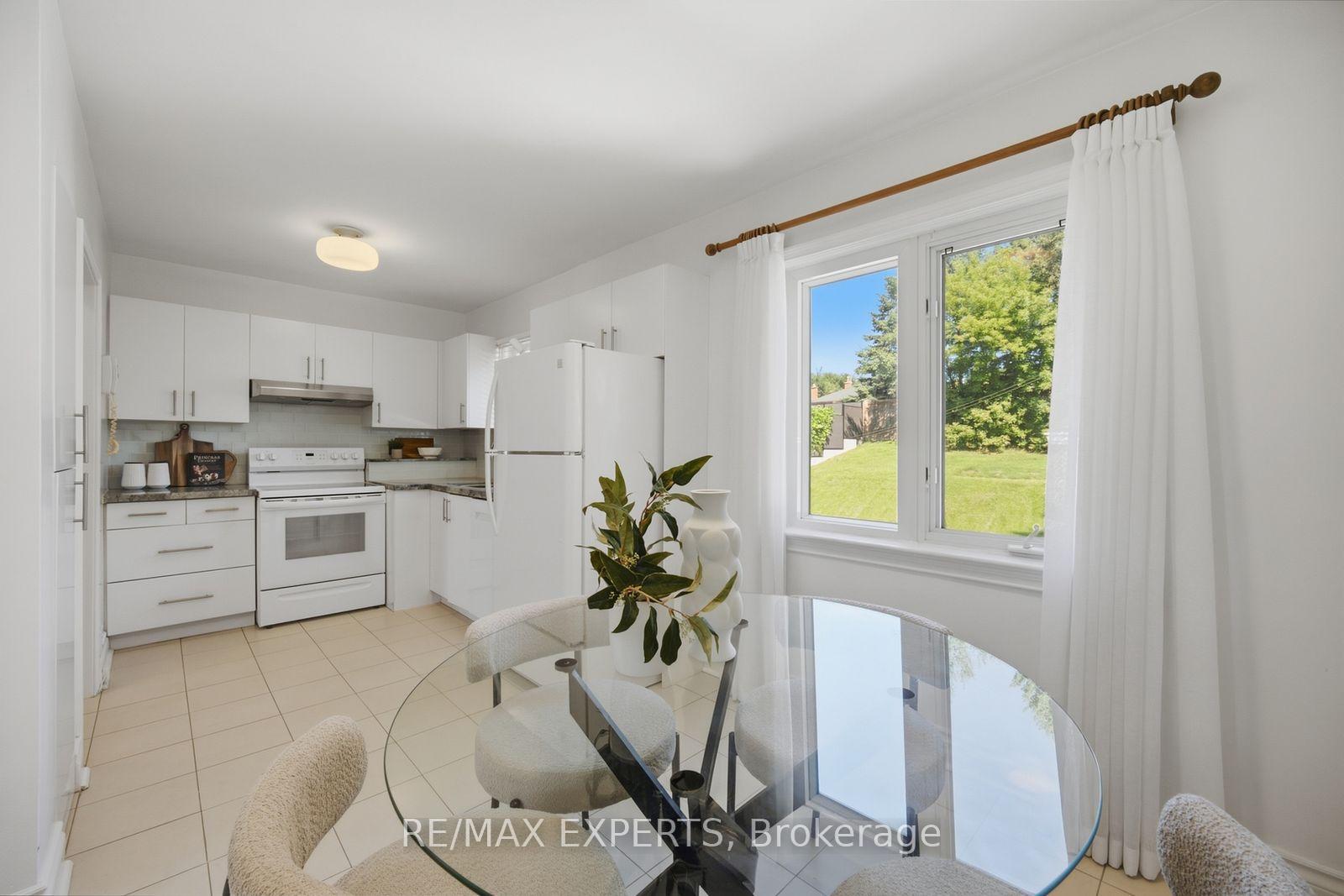 Photo 9 of 90 Heathrow Drive, North York, Downsview-Roding-CFB — HOMEH
