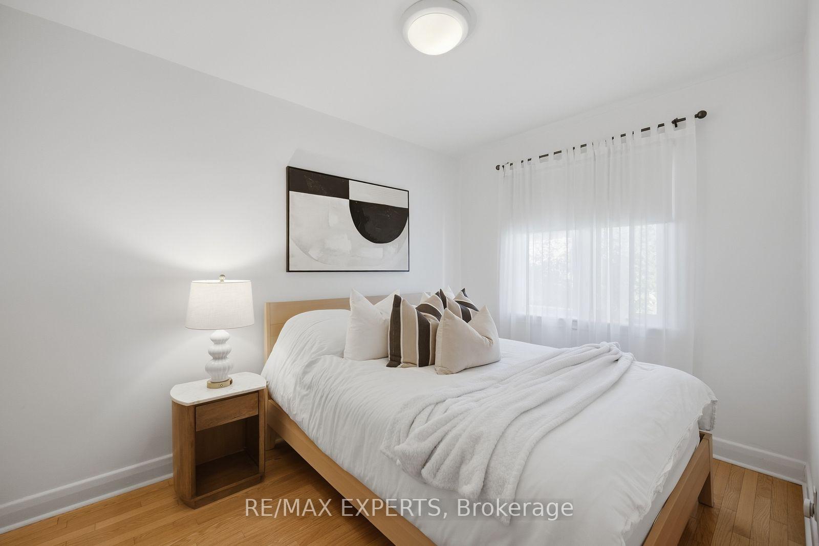Photo 12 of 90 Heathrow Drive, North York, Downsview-Roding-CFB — HOMEH