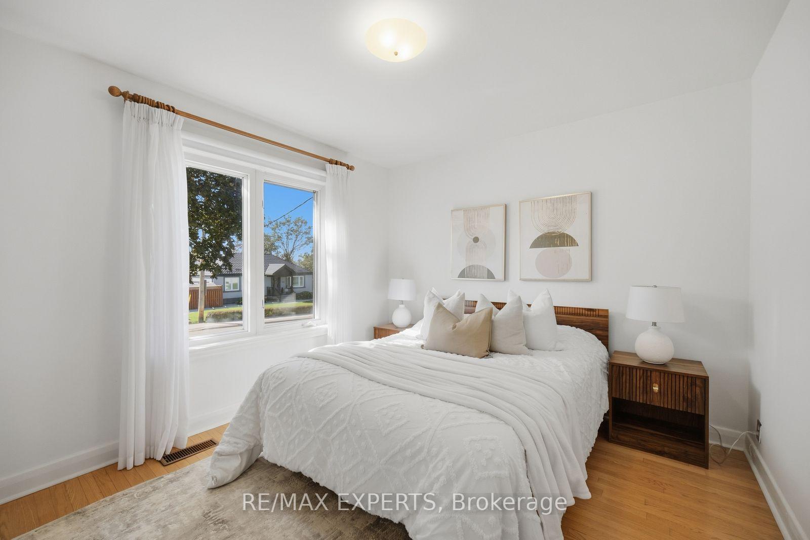 Photo 13 of 90 Heathrow Drive, North York, Downsview-Roding-CFB — HOMEH