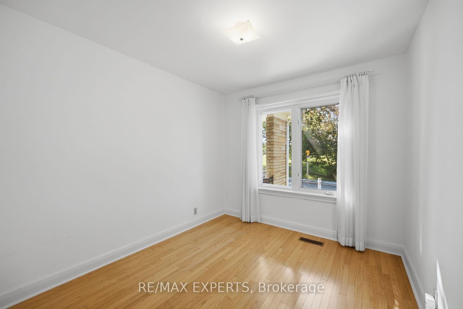 Photo 15 of 90 Heathrow Drive, North York, Downsview-Roding-CFB — HOMEH