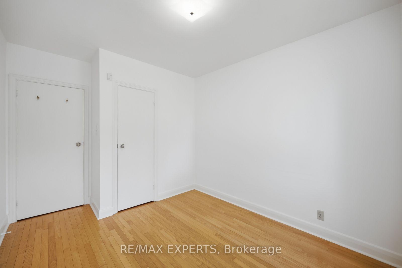 Photo 16 of 90 Heathrow Drive, North York, Downsview-Roding-CFB — HOMEH