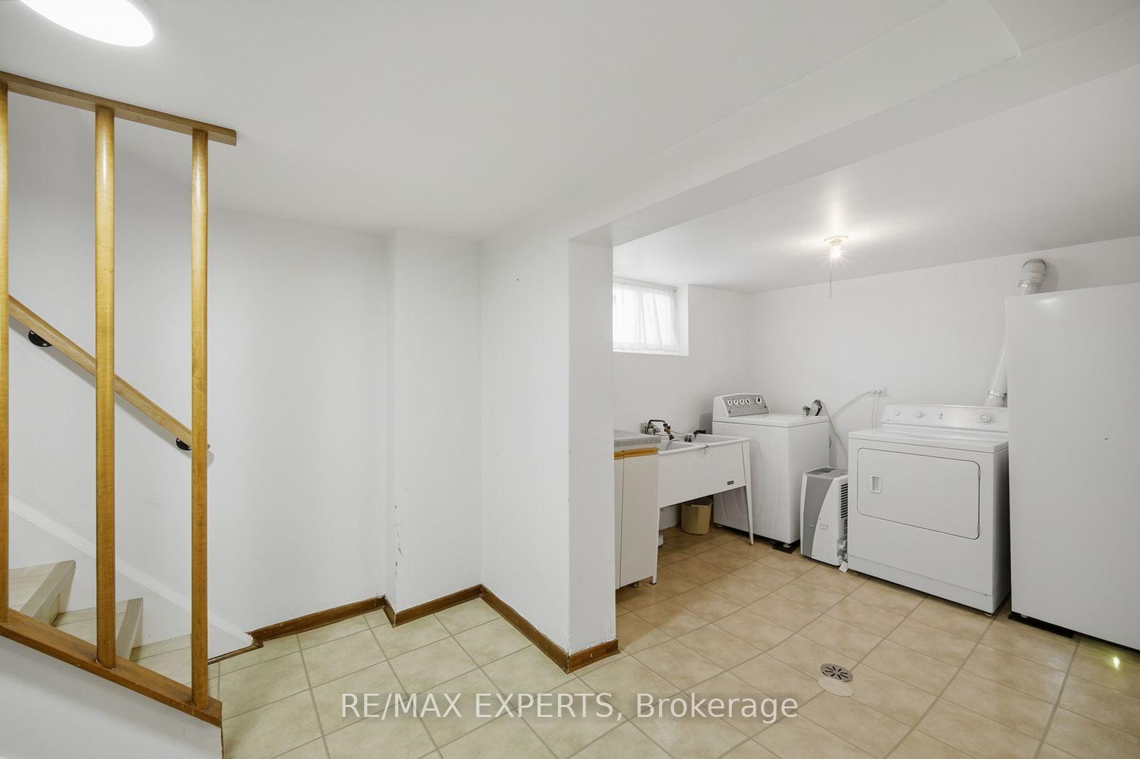 Photo 21 of 90 Heathrow Drive, North York, Downsview-Roding-CFB — HOMEH