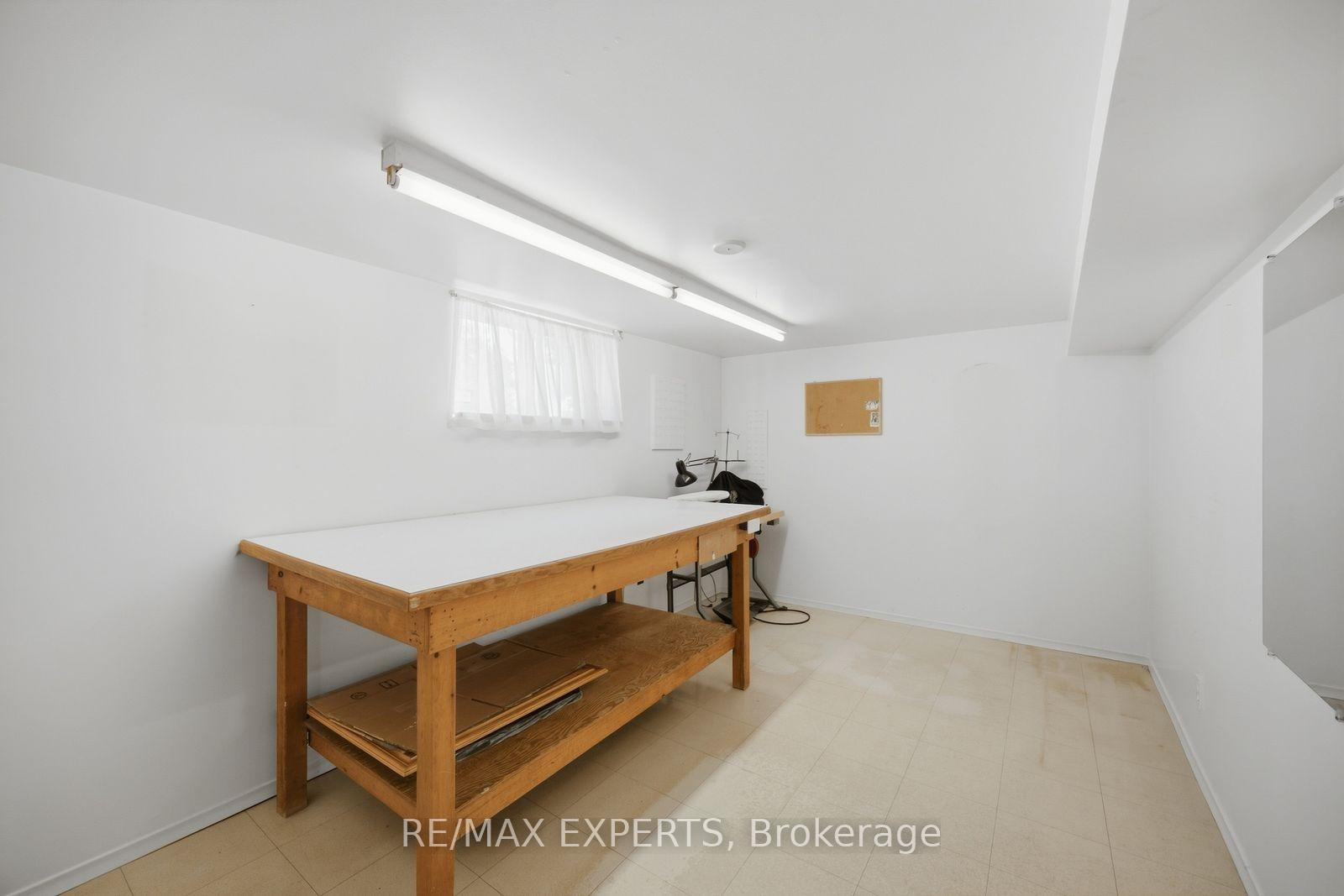 Photo 23 of 90 Heathrow Drive, North York, Downsview-Roding-CFB — HOMEH