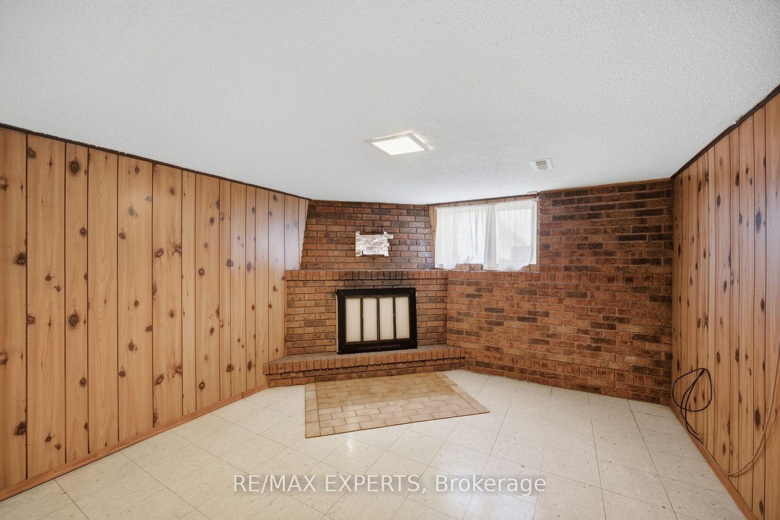 Photo 25 of 90 Heathrow Drive, North York, Downsview-Roding-CFB — HOMEH