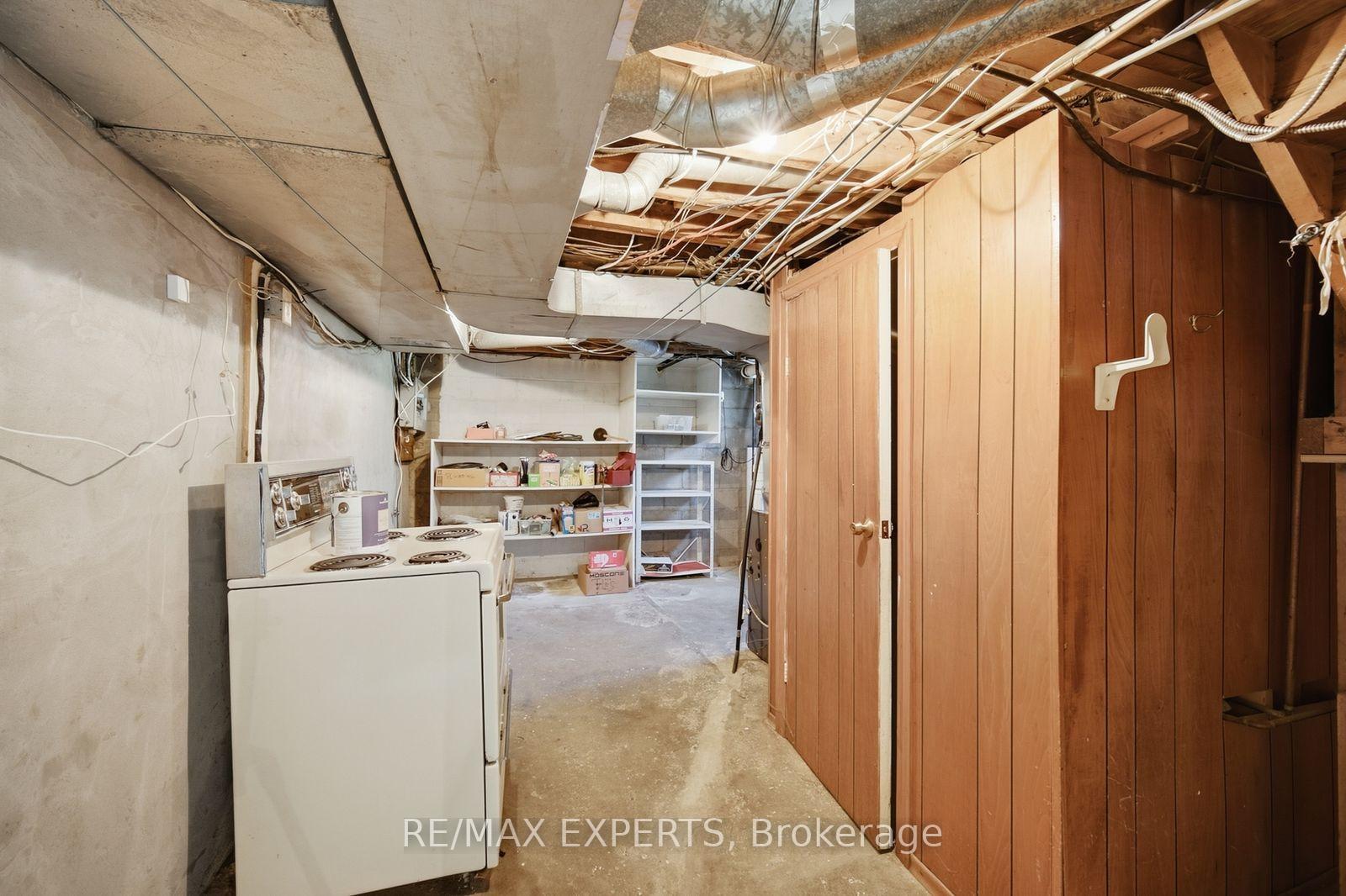Photo 27 of 90 Heathrow Drive, North York, Downsview-Roding-CFB — HOMEH