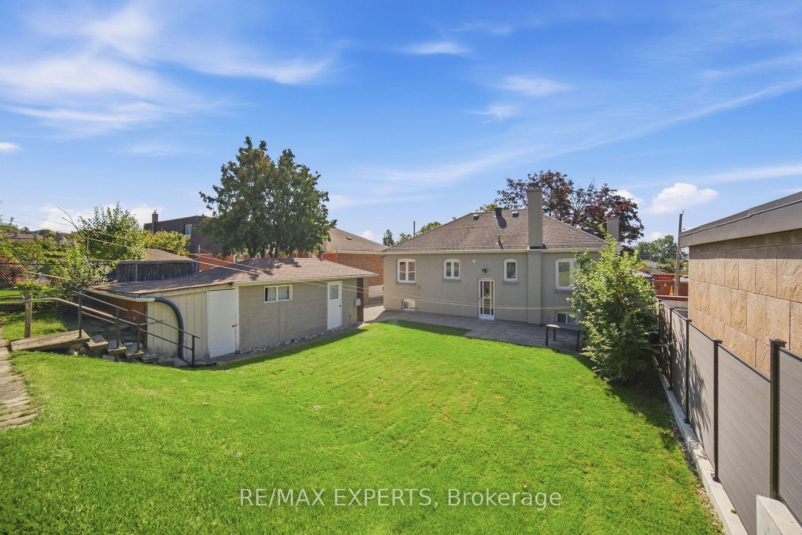 Photo 29 of 90 Heathrow Drive, North York, Downsview-Roding-CFB — HOMEH