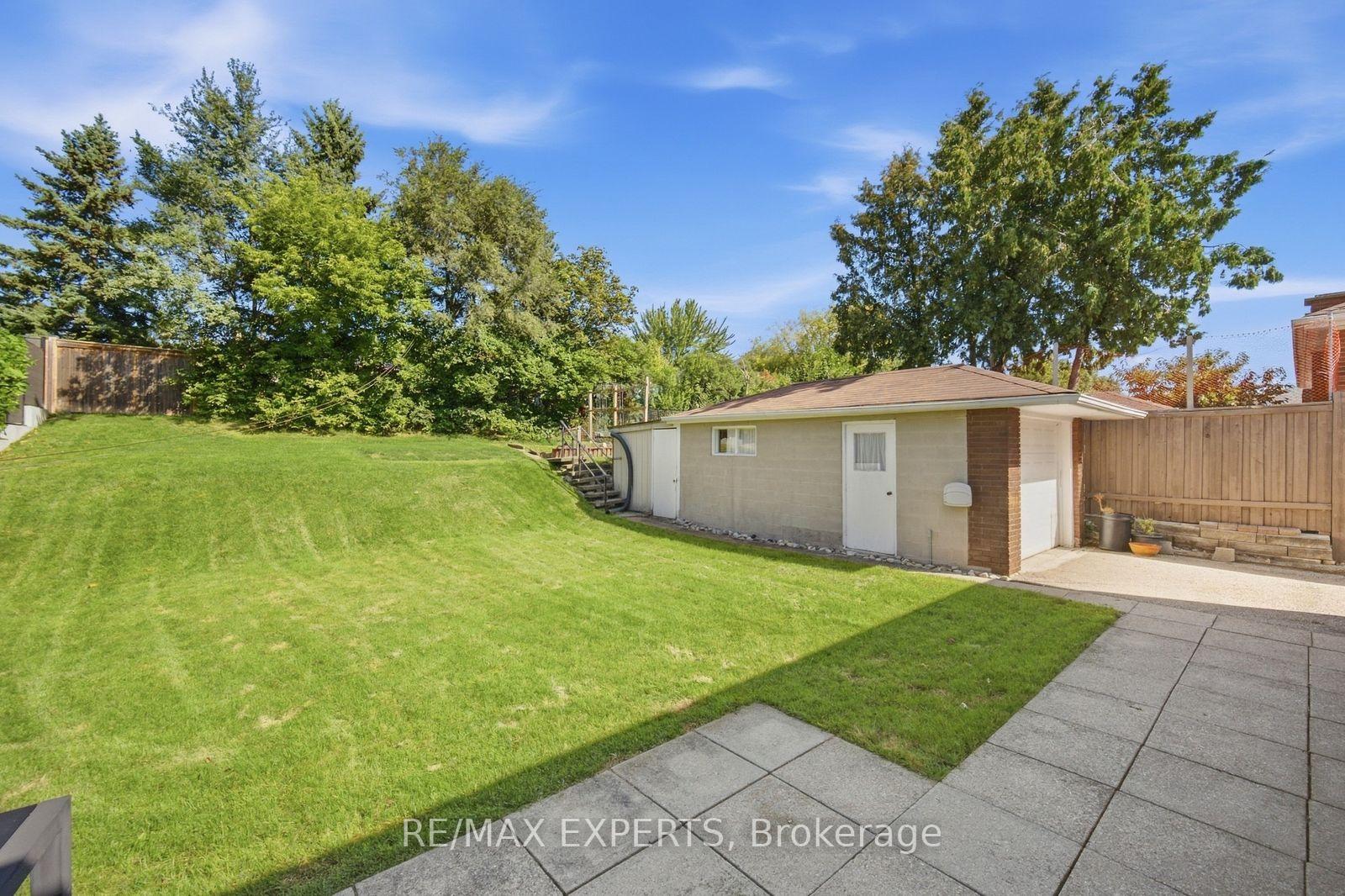 Photo 30 of 90 Heathrow Drive, North York, Downsview-Roding-CFB — HOMEH