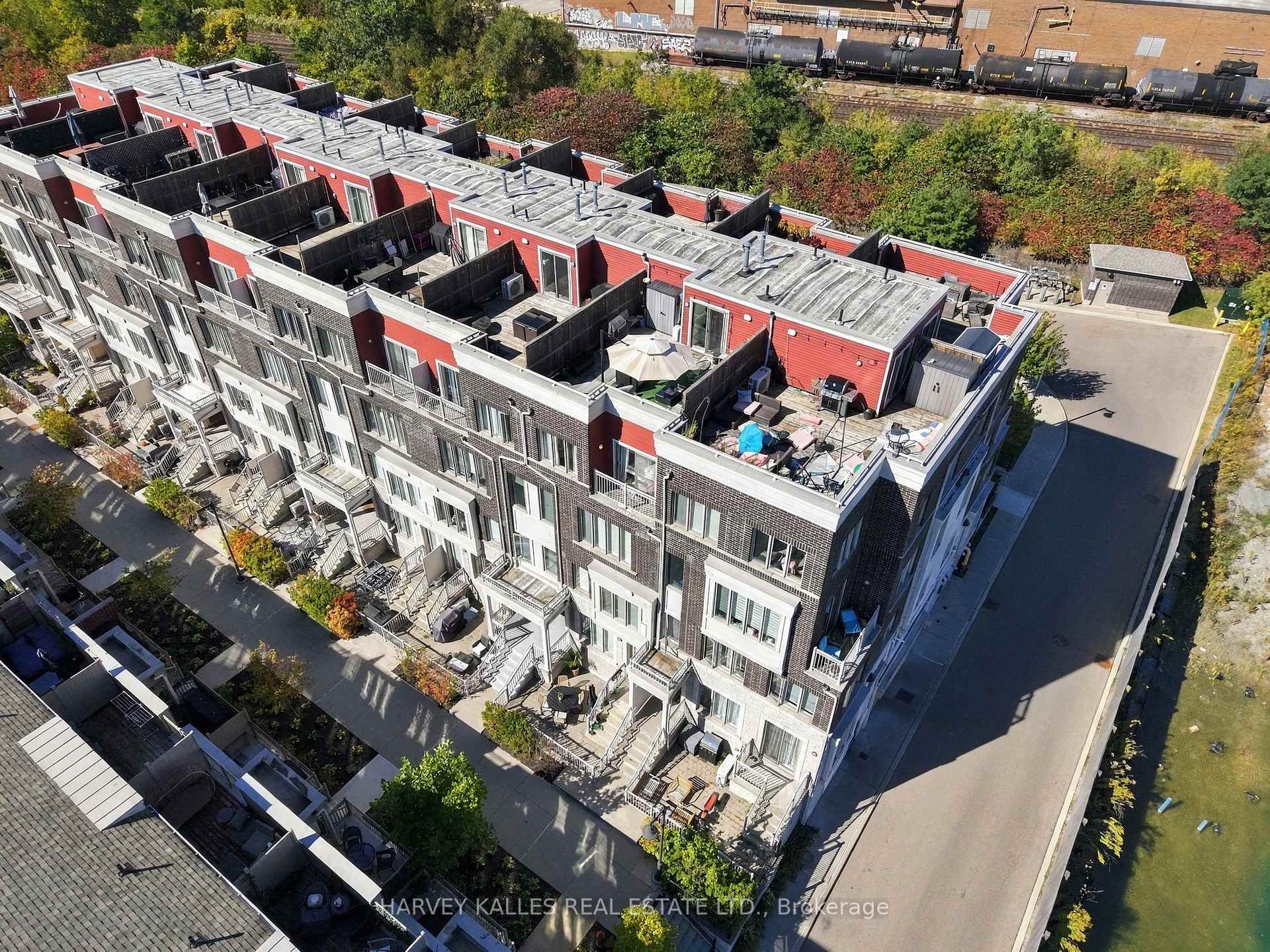 Photo 2 of Unit 22, 145 Long Branch Avenue, Etobicoke, Long Branch — HOMEH