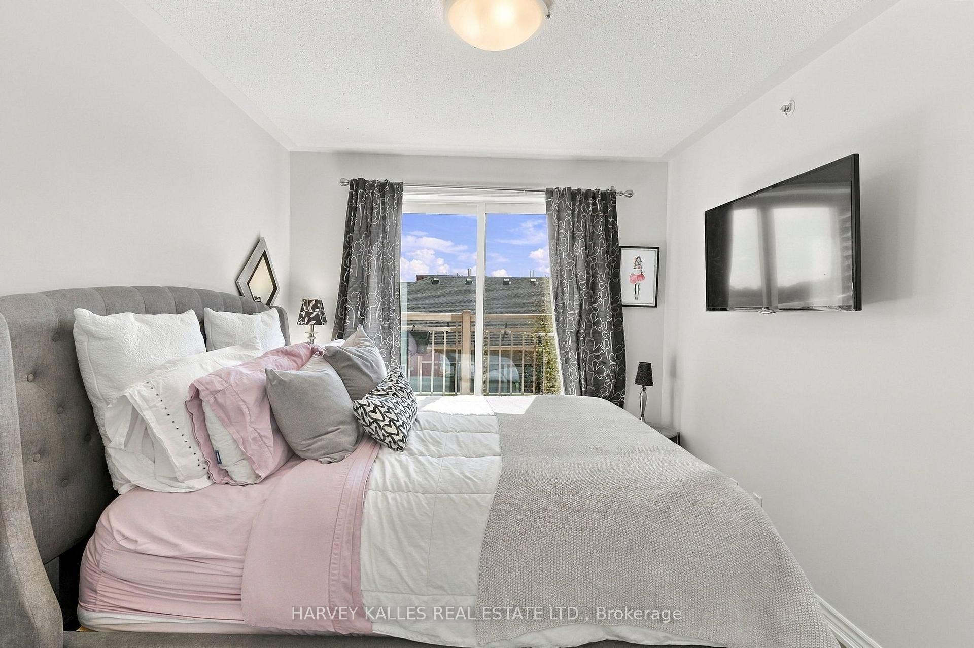 Photo 33 of Unit 22, 145 Long Branch Avenue, Etobicoke, Long Branch — HOMEH