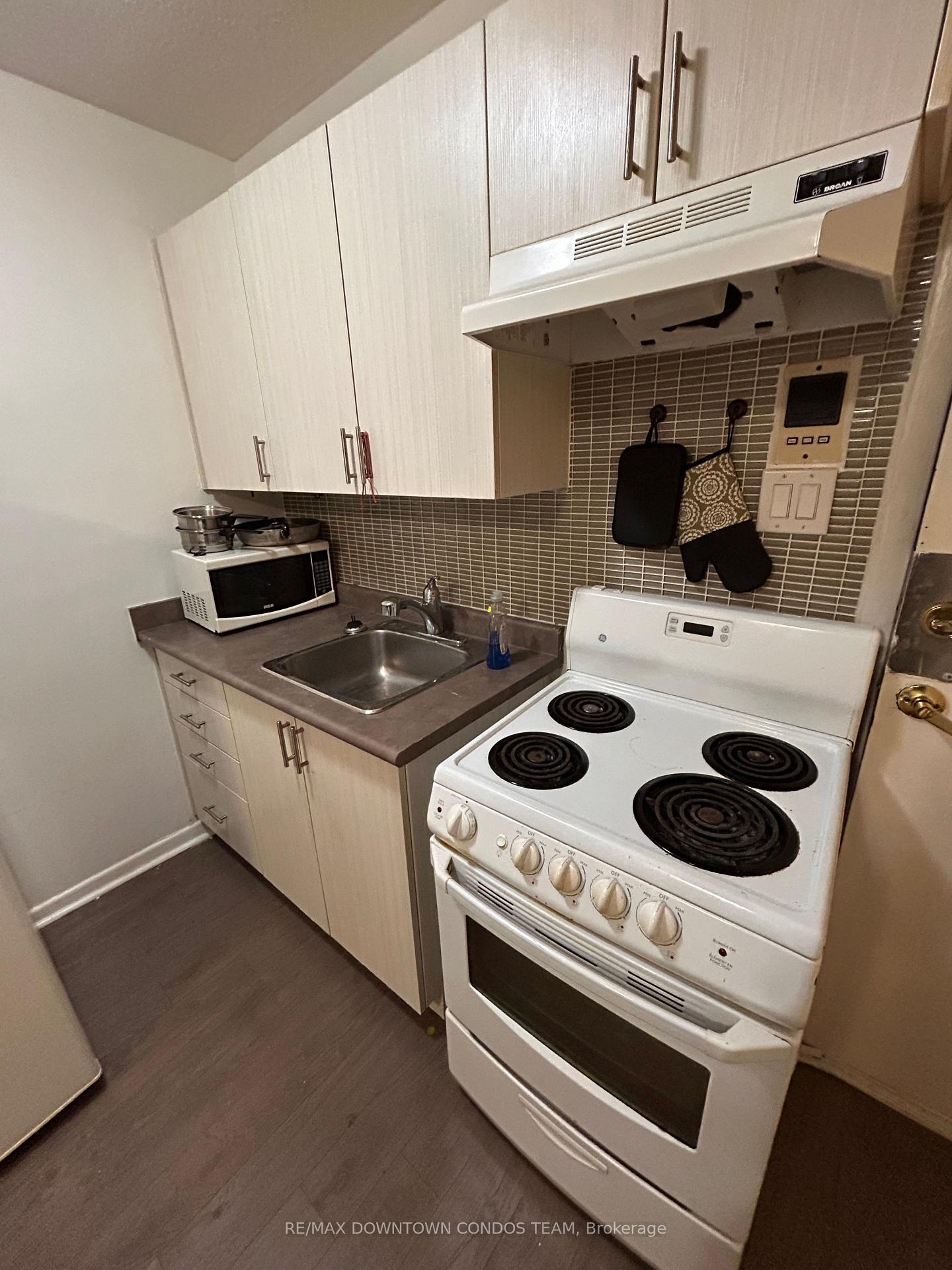 Photo 11 of Unit 203, 5 Thornburn Avenue, Toronto, South Parkdale — HOMEH