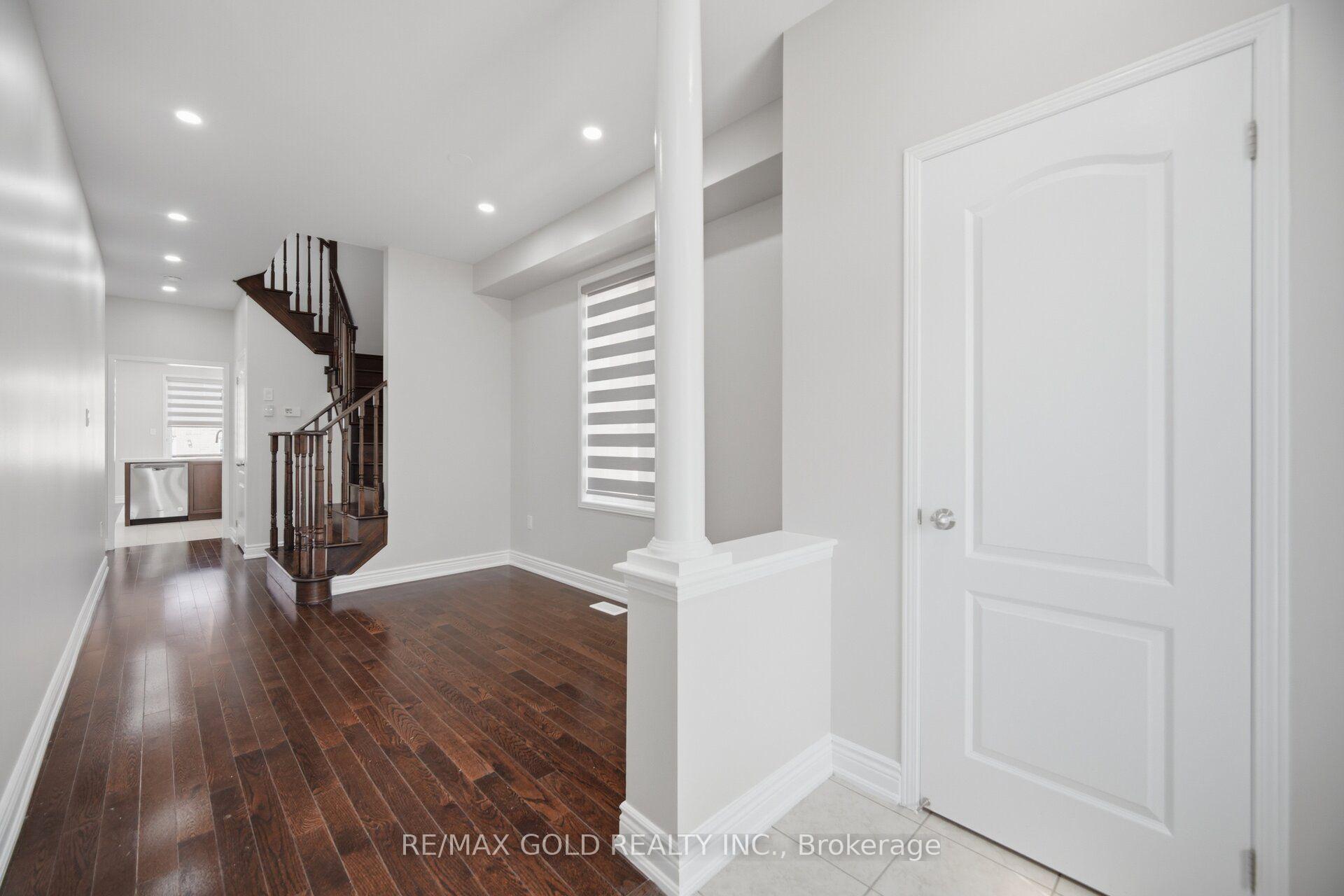 Photo 8 of 55 Loftsmoor Drive, Brampton, Sandringham-Wellington — HOMEH