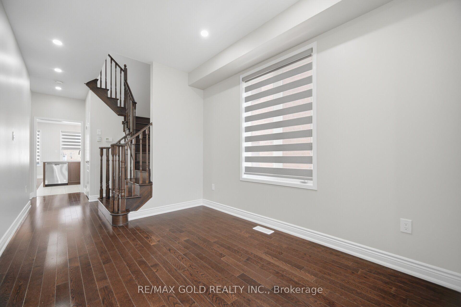 Photo 11 of 55 Loftsmoor Drive, Brampton, Sandringham-Wellington — HOMEH