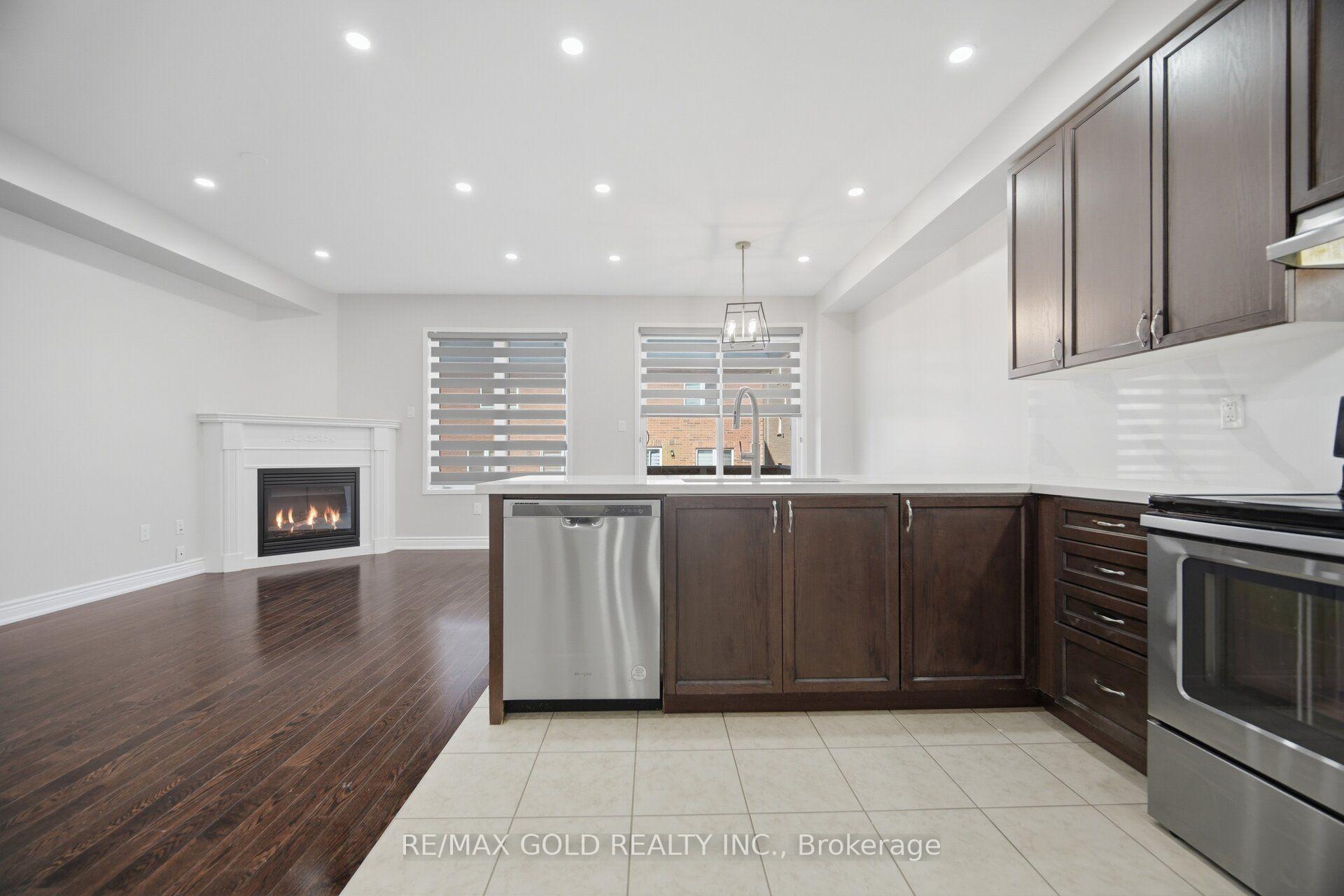 Photo 12 of 55 Loftsmoor Drive, Brampton, Sandringham-Wellington — HOMEH